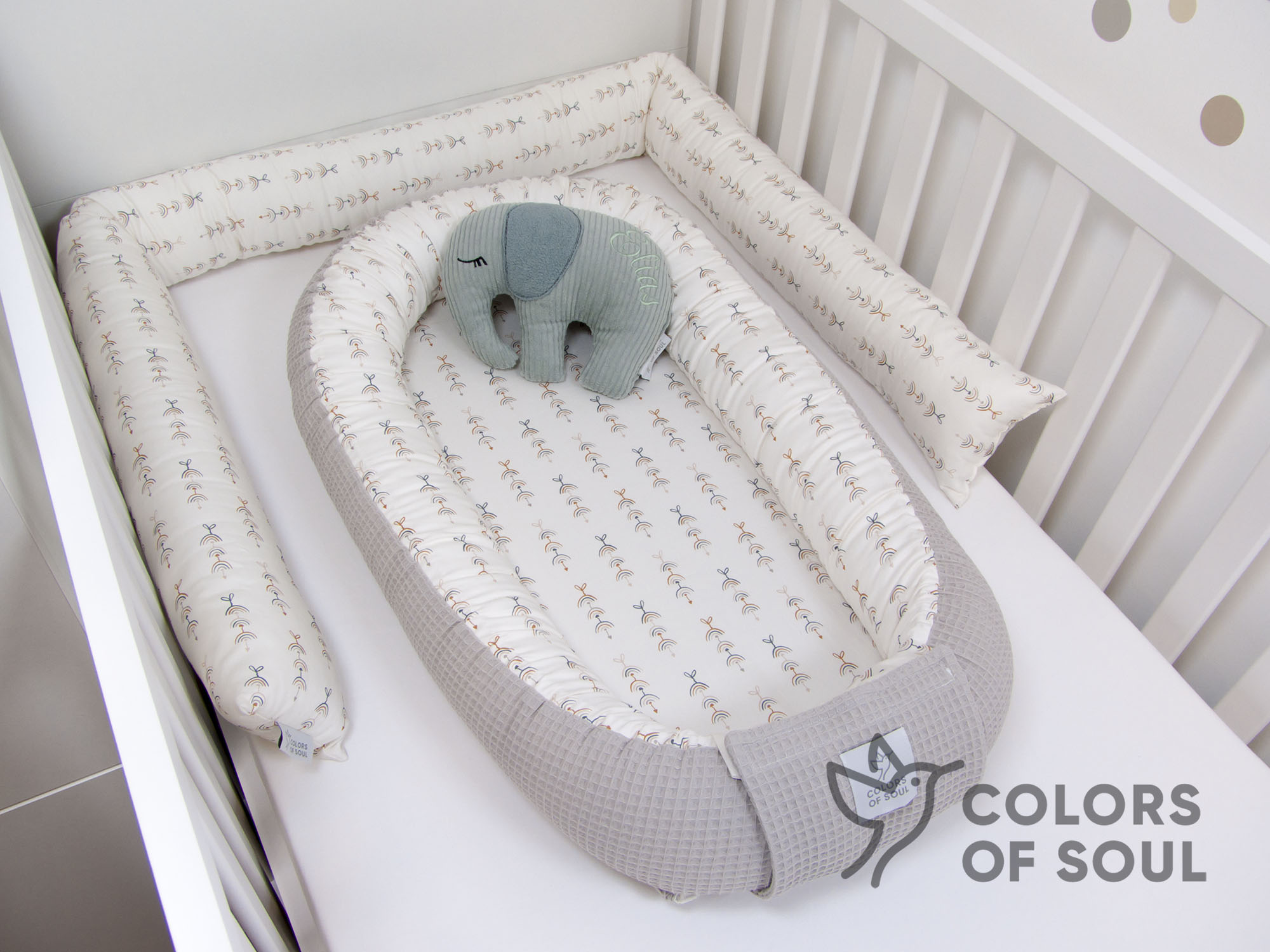 Babynestchen Mobile Regenbogen / Waffelpique beige