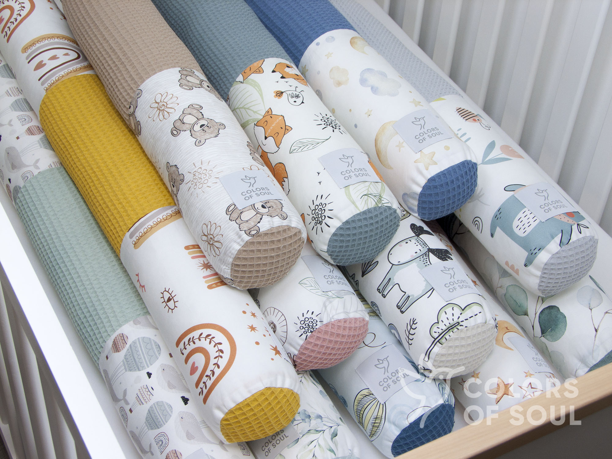 Patchwork Bettschlange personalisiert - schlafende Wale und Luftballons / Waffelpique stahlblau