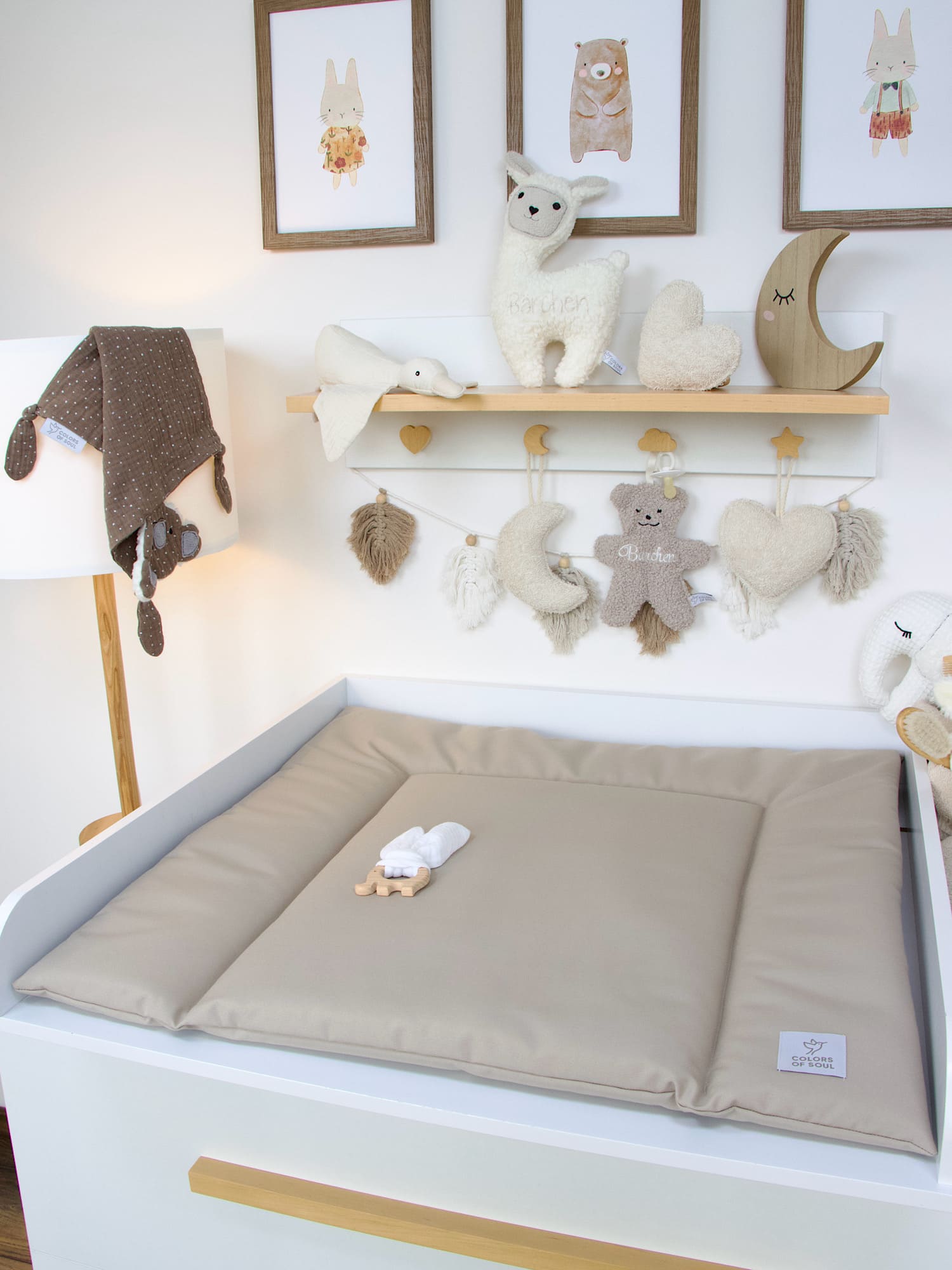 Handgemachte Wickelauflage Sand im skandinavischen Stil
