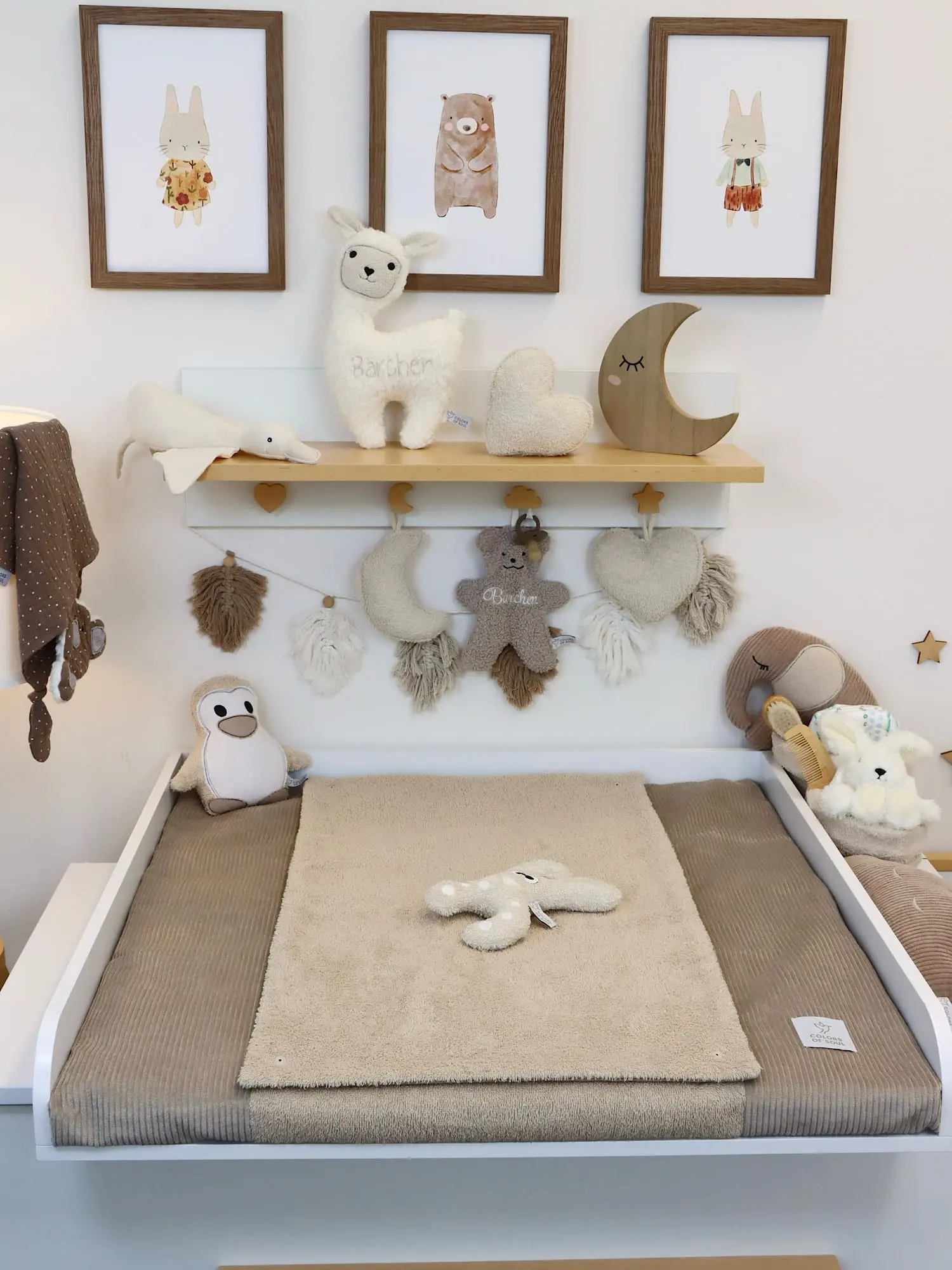 Wickeltischauflage aus Cord Beige und Frottee Beige im Babyzimmer