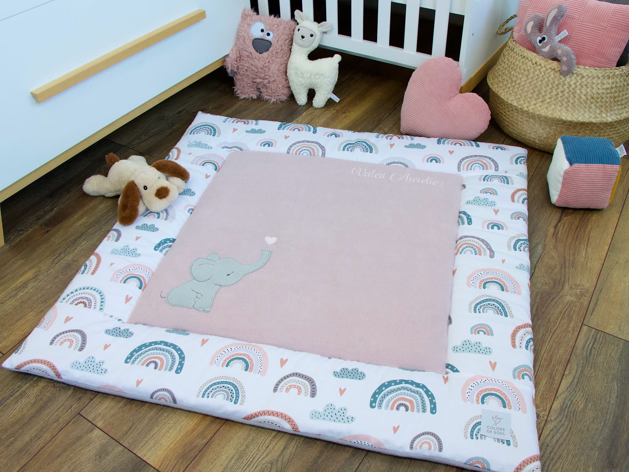 Personalisierte Krabbeldecke - pastell Regenbogen und Herzen / Baumwollfleece altrosa