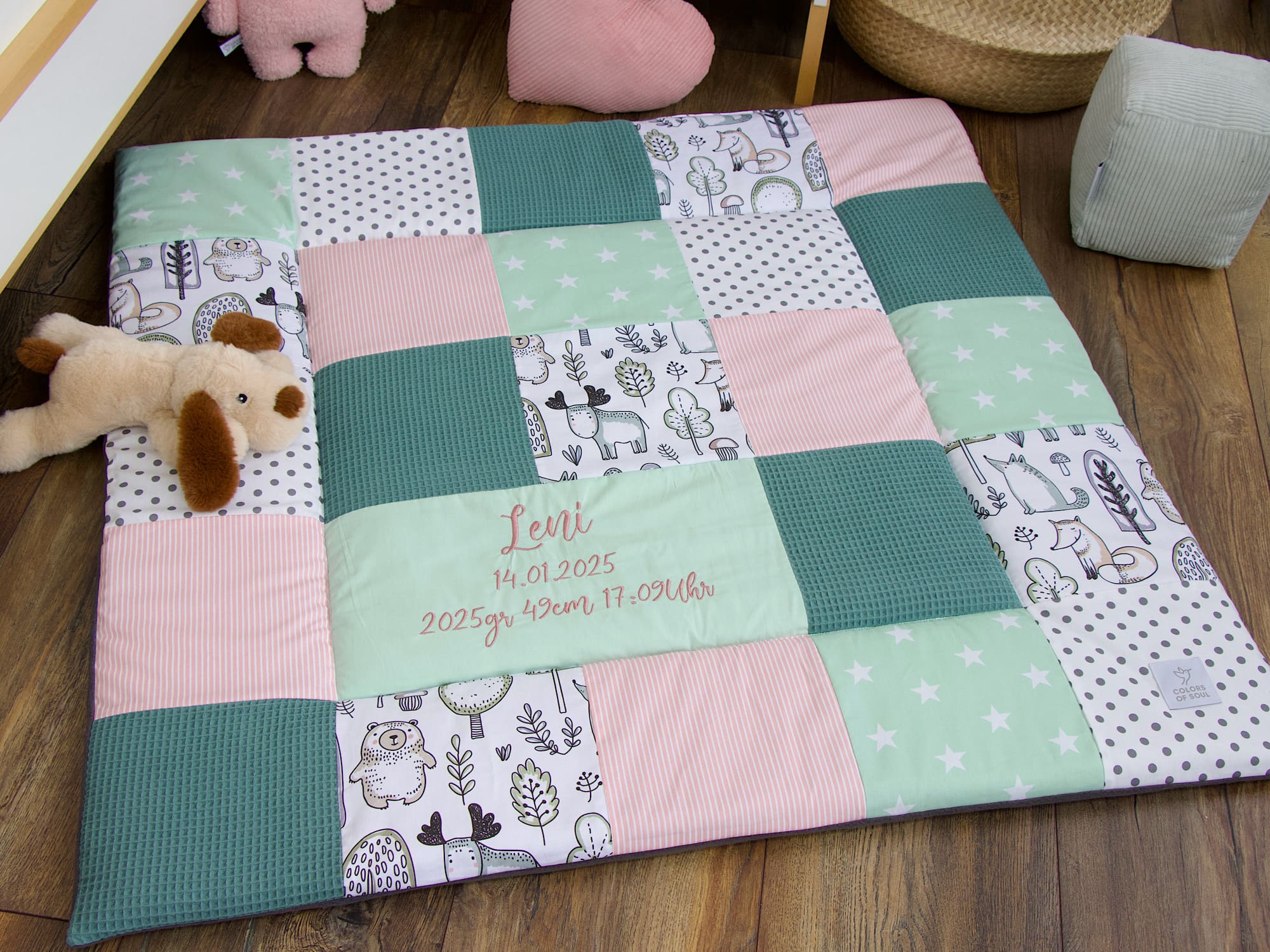 Krabbeldecke Patchwork personalisiert - Waldfreunde / Waffelpique altgrün / mint / altrosa