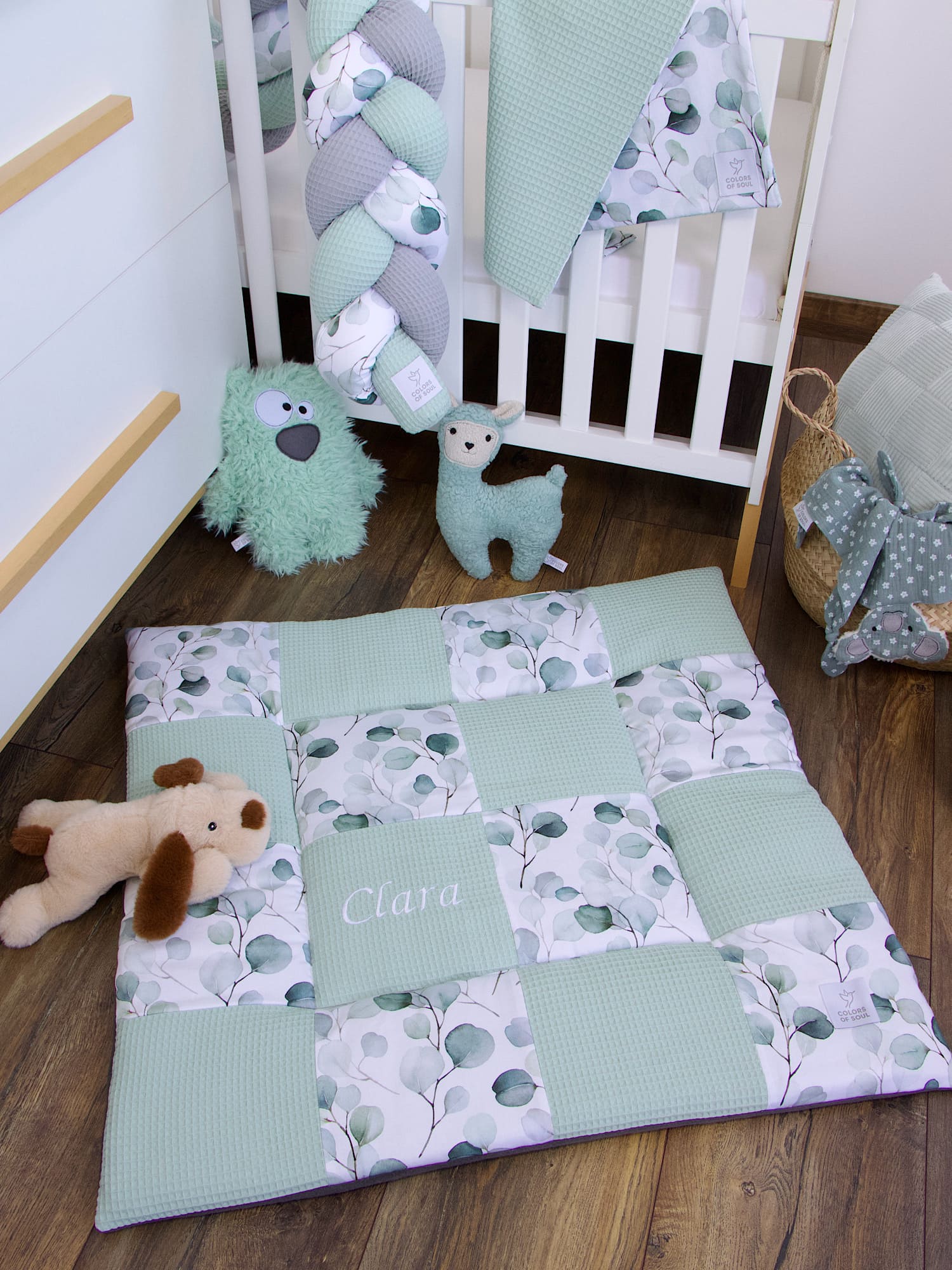 Krabbeldecke Patchwork personalisiert - Waffelpique hellmint / Silberdollar-Eukalyptus Aquarell