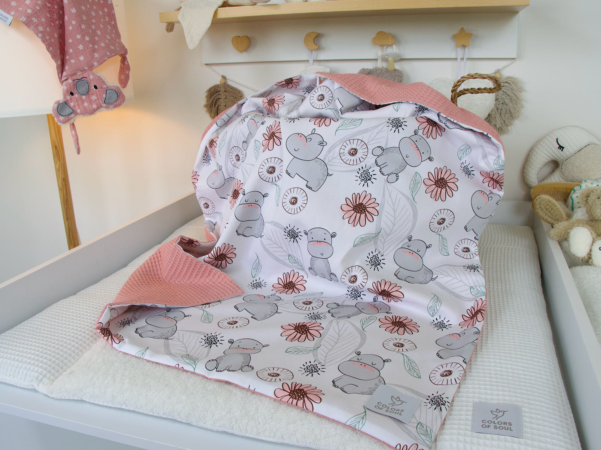 Personalisierte Babydecke - niedliche Nilpferde / Waffelpique blush