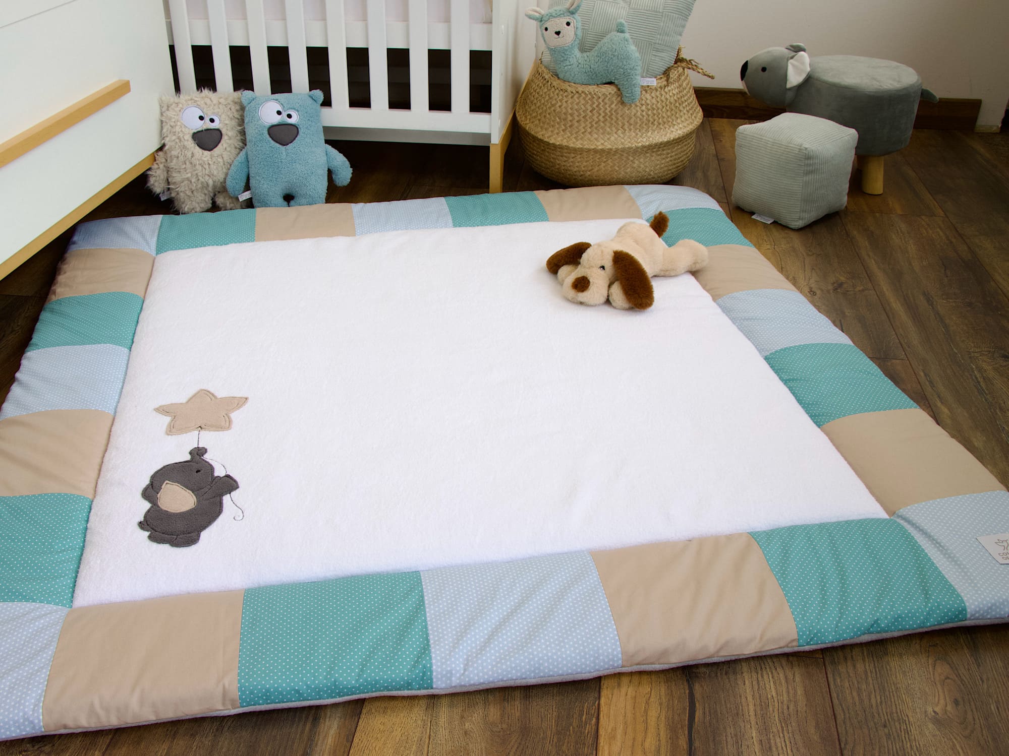 Personalisierte Krabbeldecke mit Elefant mit Luftballon / Baumwollfleece weiß