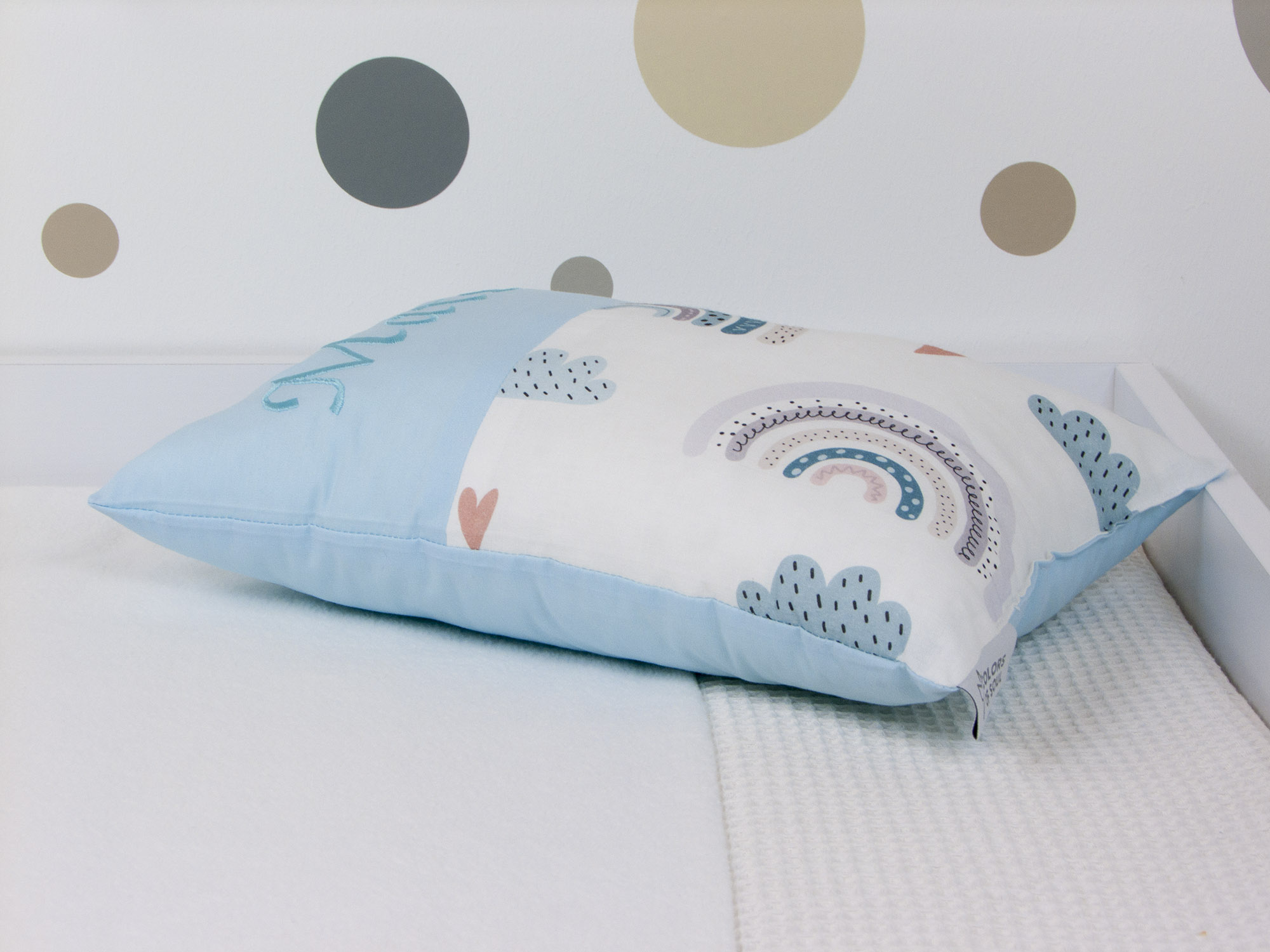Babykissen pastell Regenbogen und Herzen / babyblau für das Babyzimmer