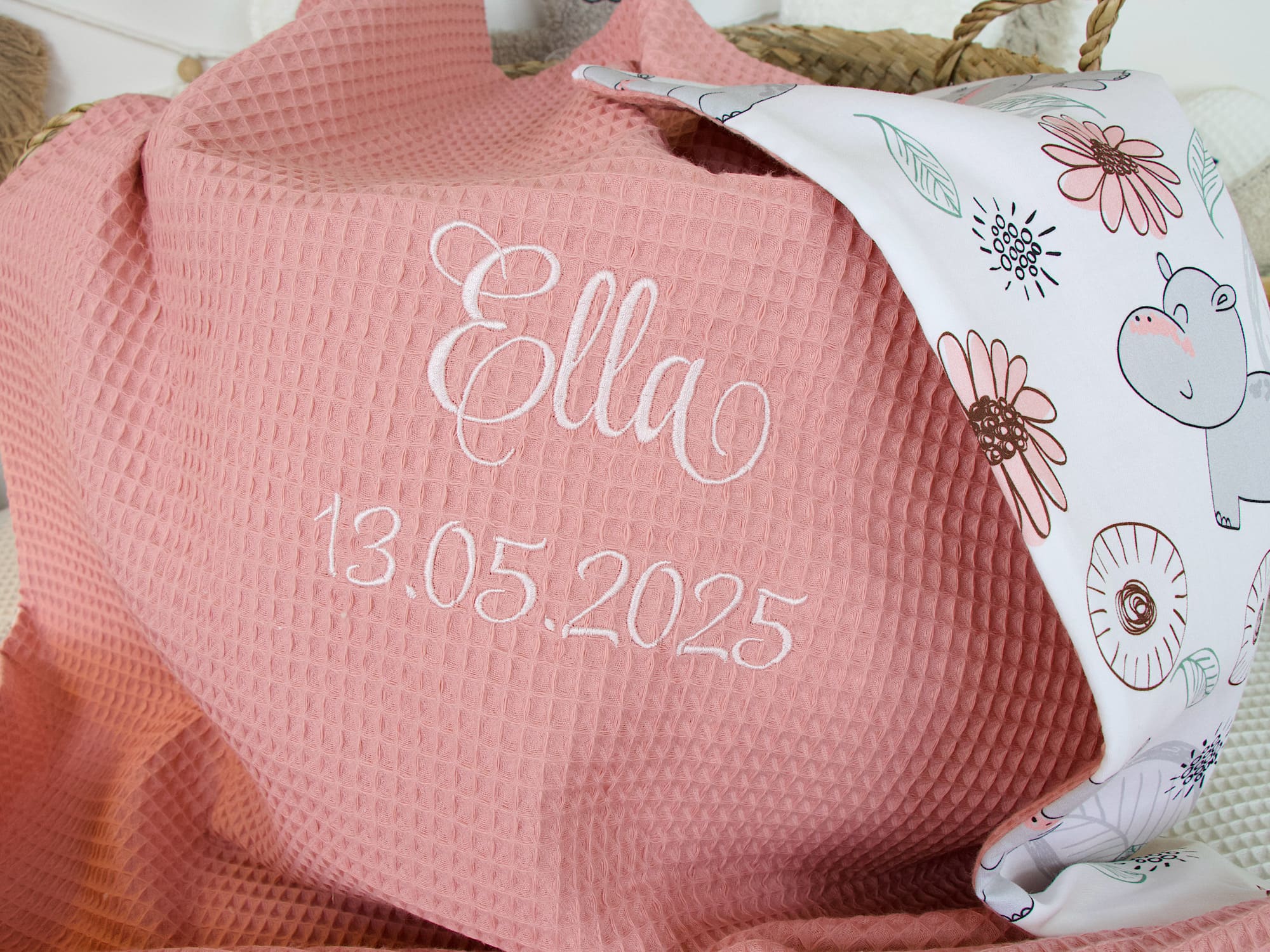 Personalisierte Babydecke - niedliche Nilpferde / Waffelpique blush
