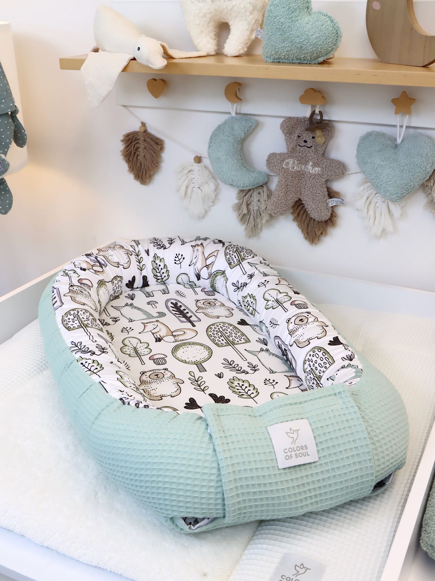 Baumwollsatin Waldfreunde – verspieltes Naturmotiv im Babynestchen