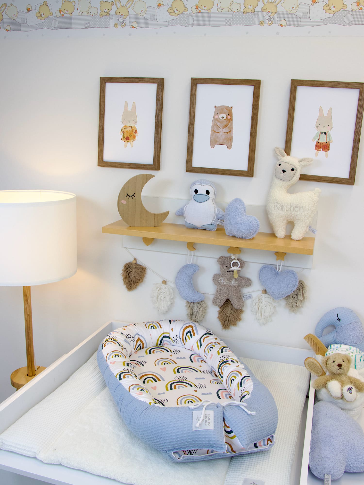 Babynest - Regenbogen und Herzen / Waffelpique hellblau