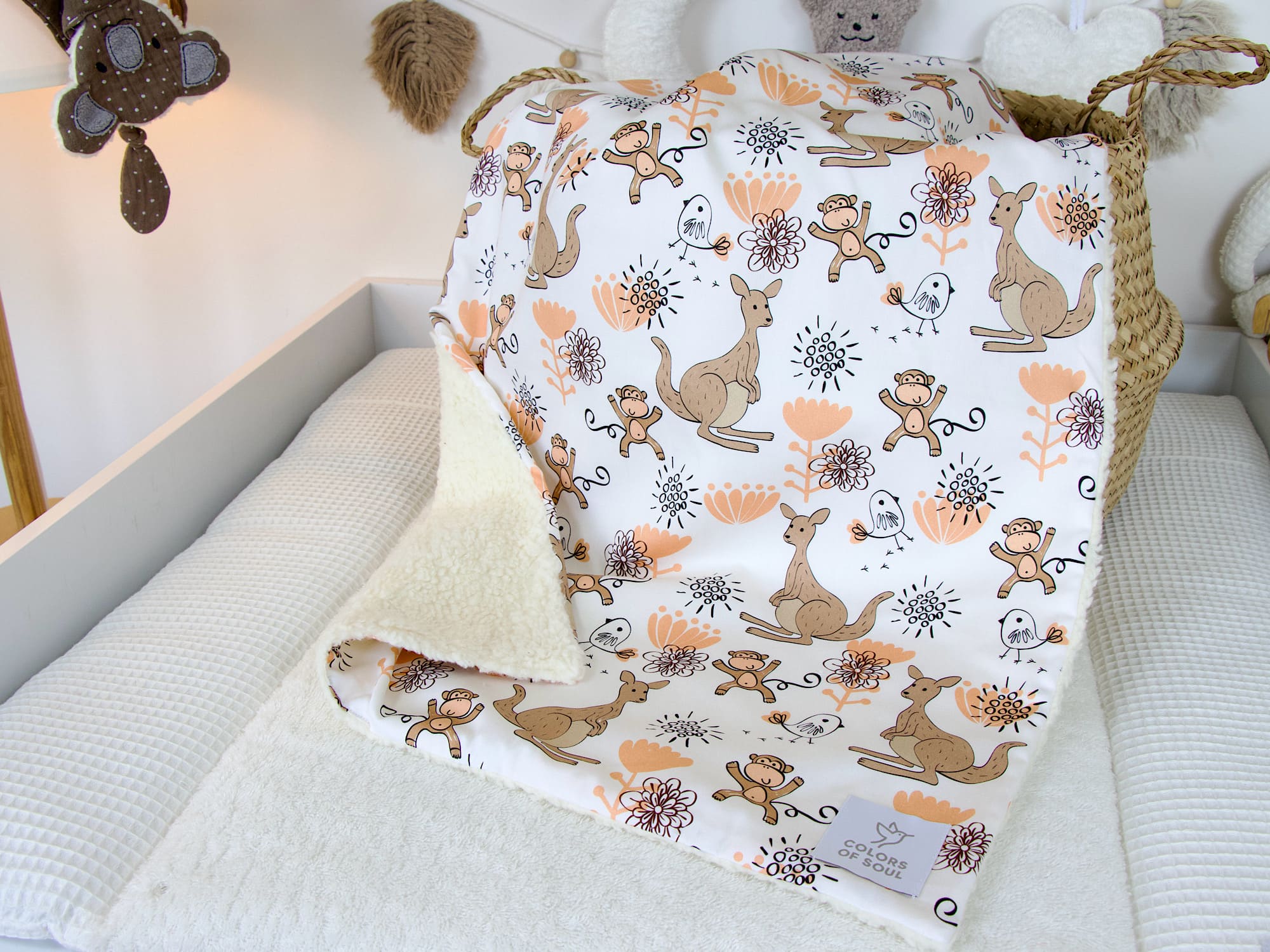 Personalisierte Babydecke - Kängurus und Affen / Teddyplüsch creme