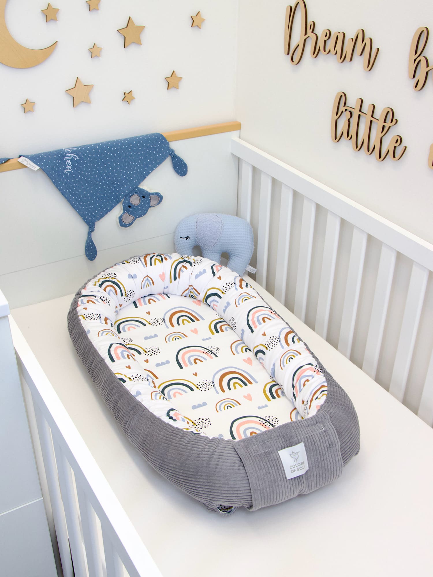 Babynestchen - Regenbogen und Herzen / Cord grau