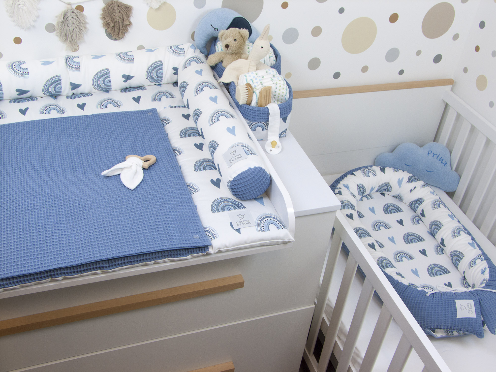 3-er SET - Wickelauflage, Bettschlange, Babynest - Regenbogen und Herzen blau / Waffelpique blau
