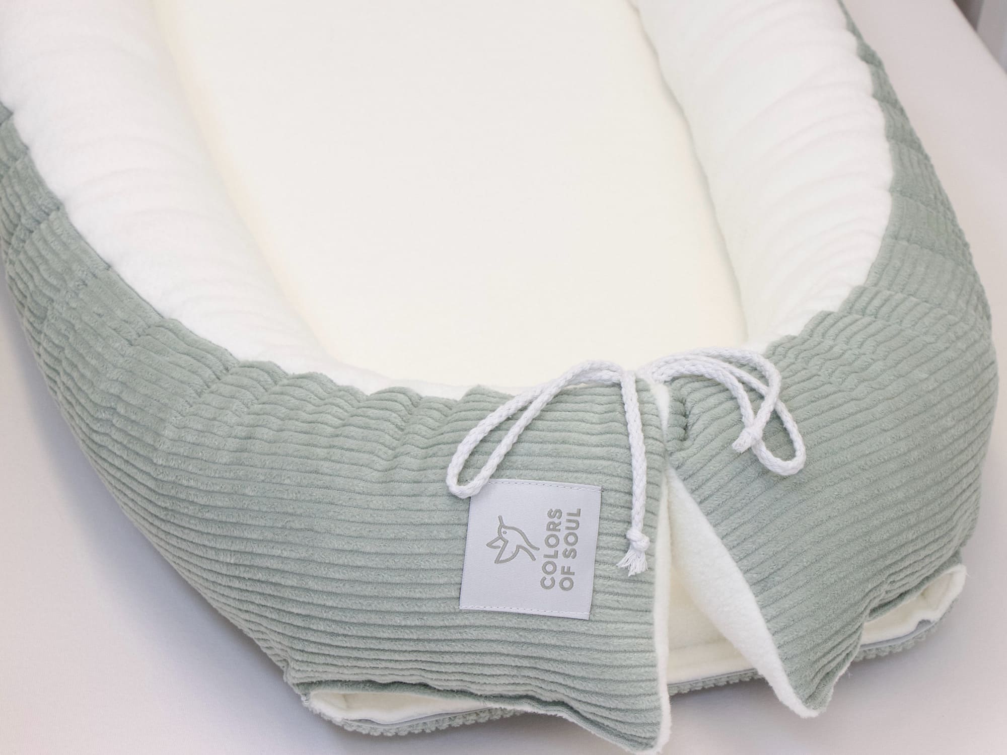 2-teiliges Babynest mit 200 cm Bettschlange in Mint