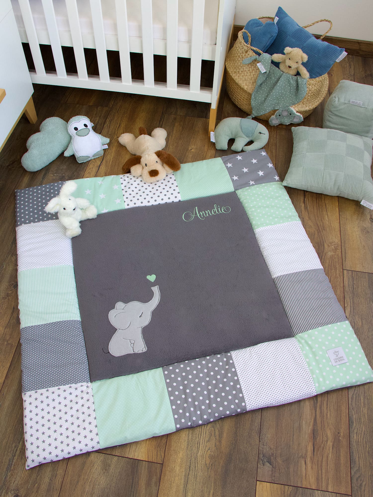 Krabbeldecke mit weicher Liegefläche aus Baumwollfleece, Elefant und Namensstickerei