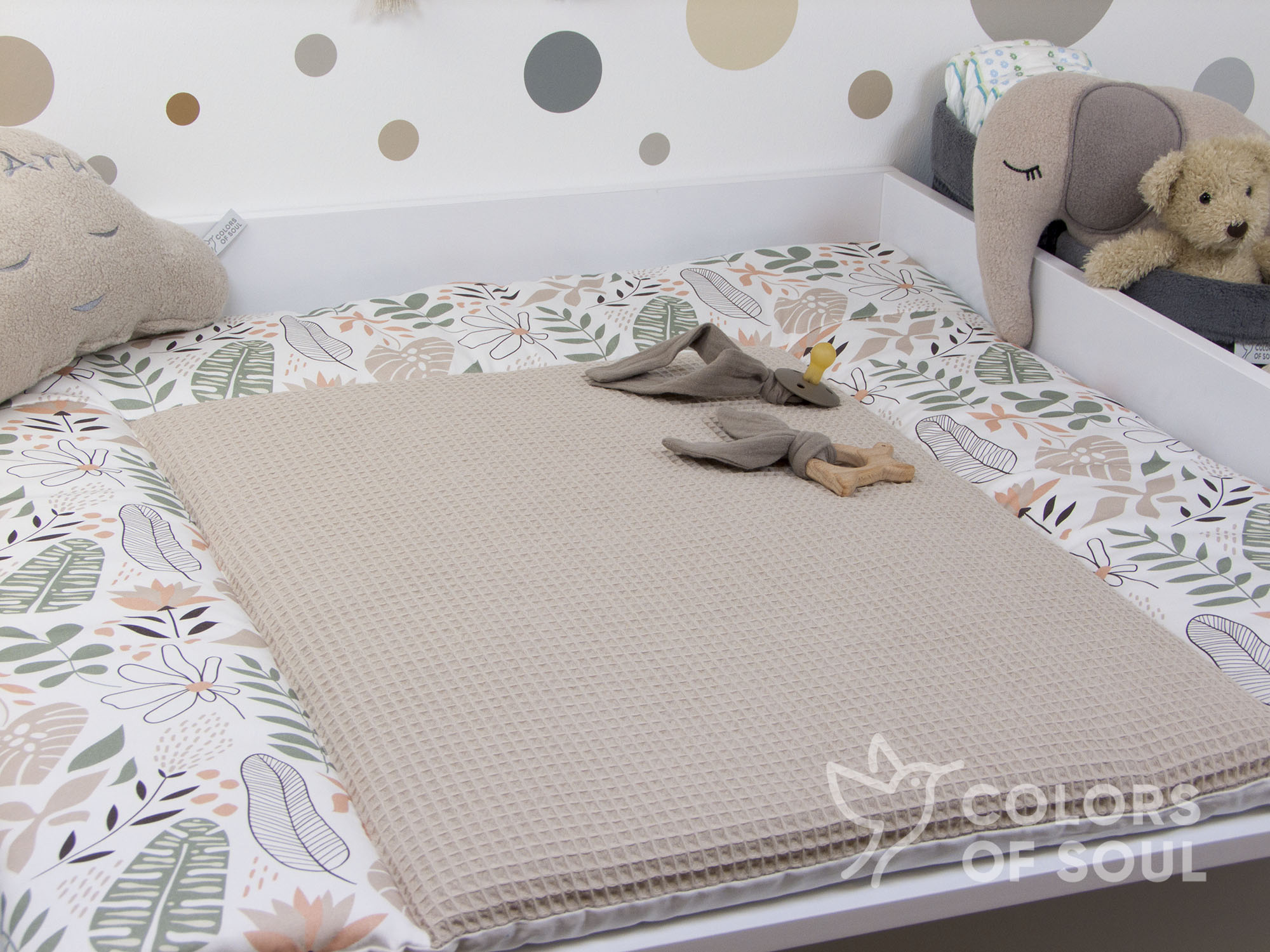 Rundum vernähte Wickelauflage ohne abnehmbaren Bezug – Tropical Blumen pastell / Waffelpique Beige
