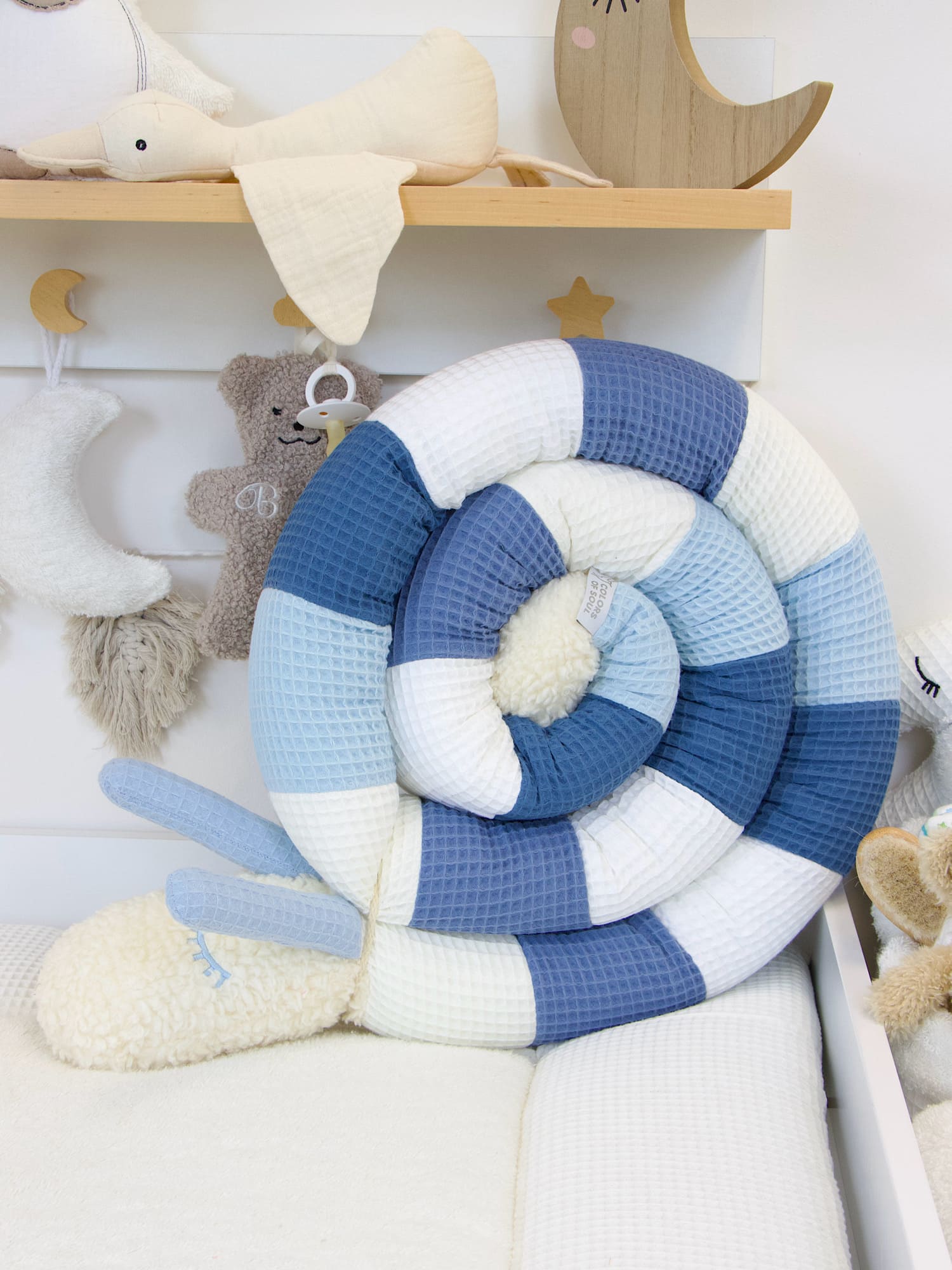 Patchwork Bettschnecke: Waffelpique creme, blau, weiß, jeansblau, hellblau