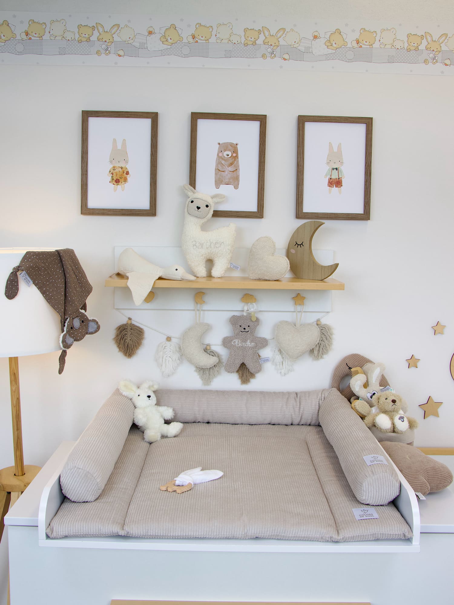 Weiche Wickelauflage aus Cord für modernes Babyzimmer