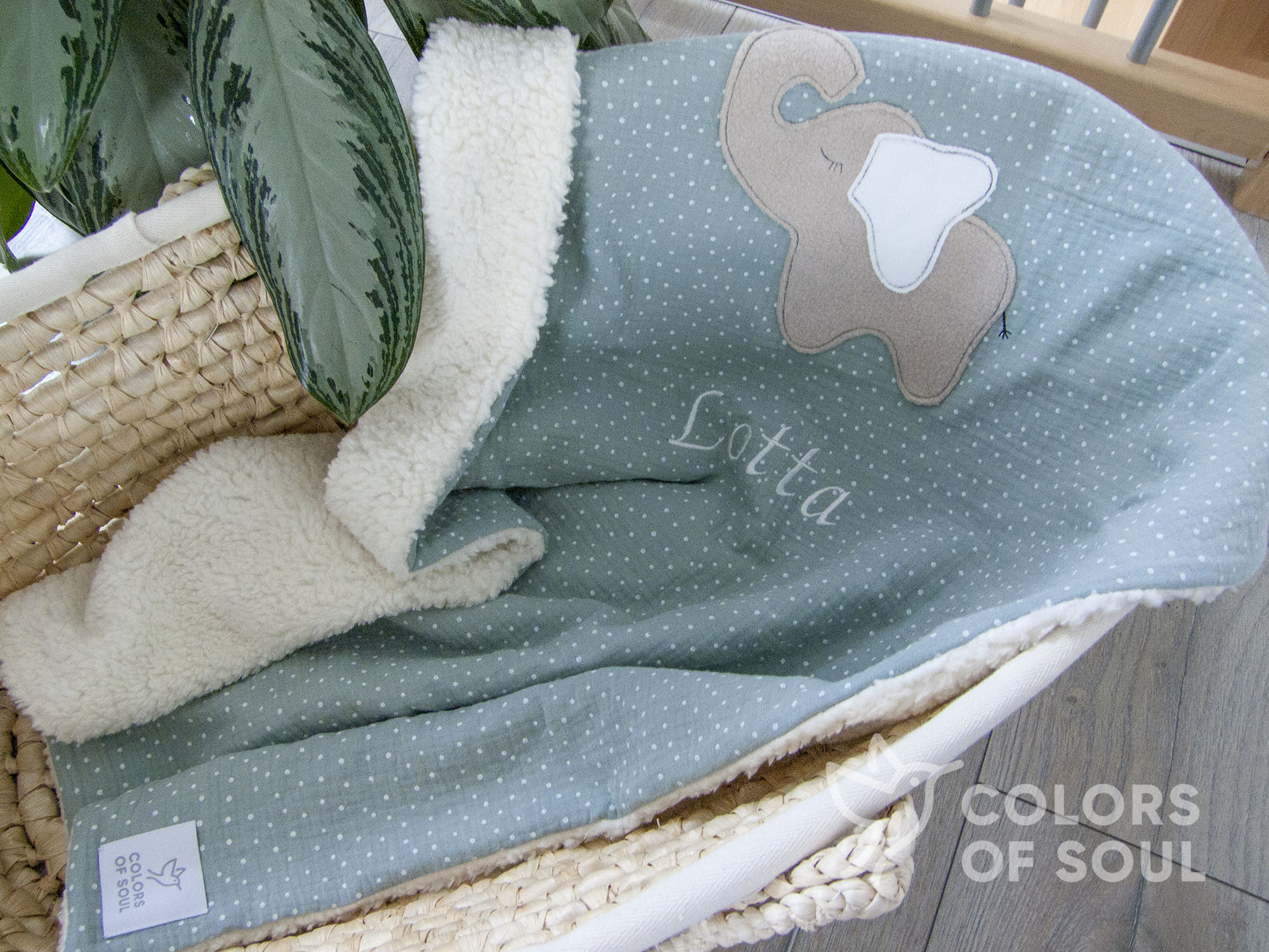 Handgefertigte Kuscheldecke Musselin mit weißen Punkten aqua / Teddyplüsch creme