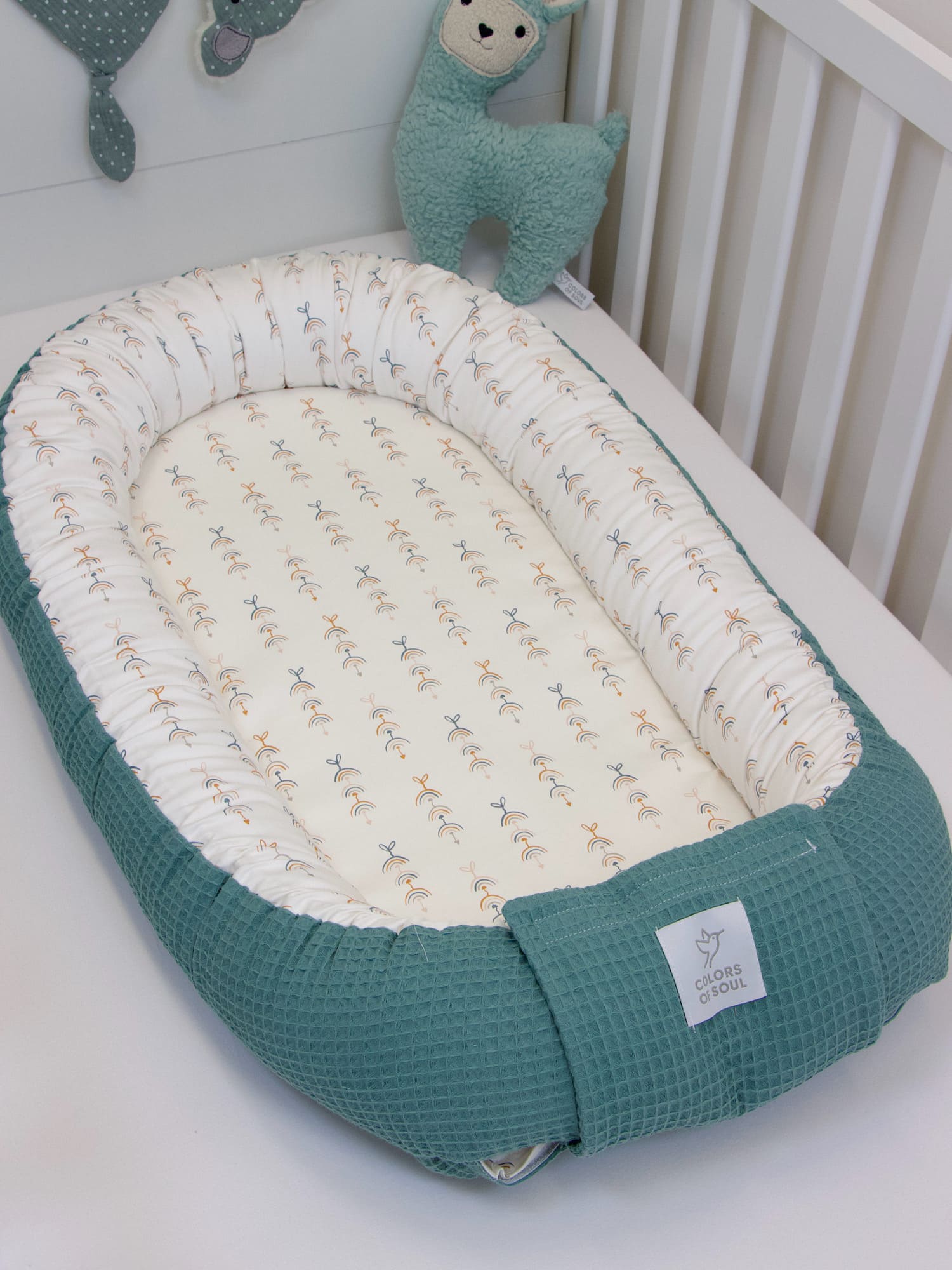3-er SET - Wickelauflage mit Inlett, Babynest, Bettrolle - Mobile Regenbogen / Waffelpique altgrün
