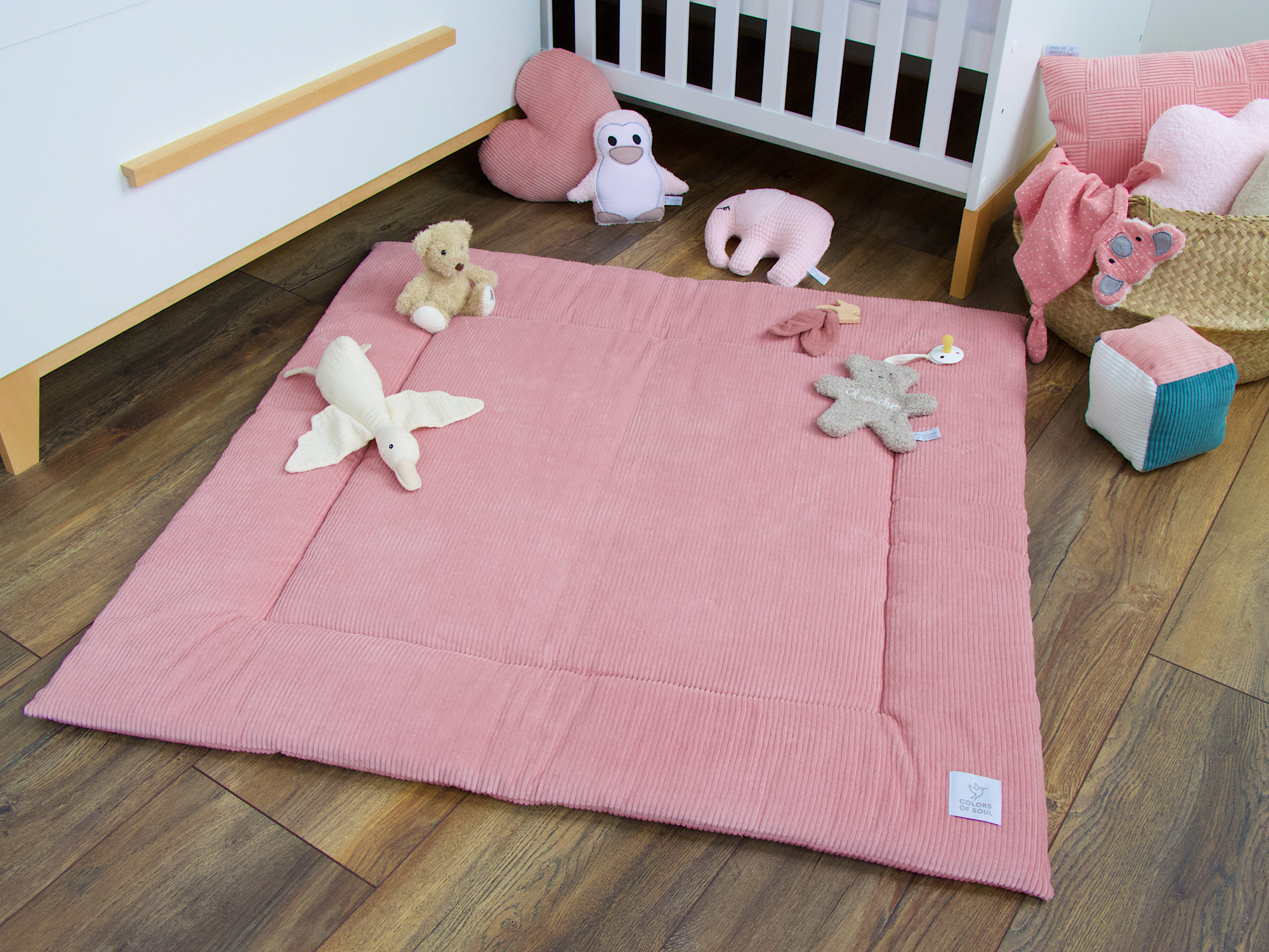 Weiche Baby Krabbeldecke in Altrosa aus Cordstoff