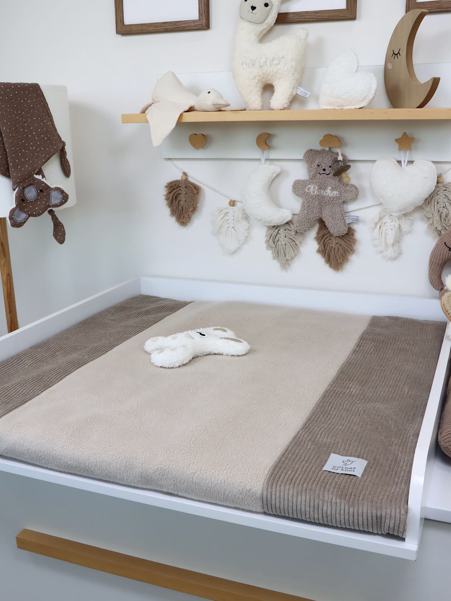 Kuschelige Wickelauflage Cord Beige – abnehmbare Hülle aus Baumwollfleece Beige, pflegeleicht und weich gepolstert.