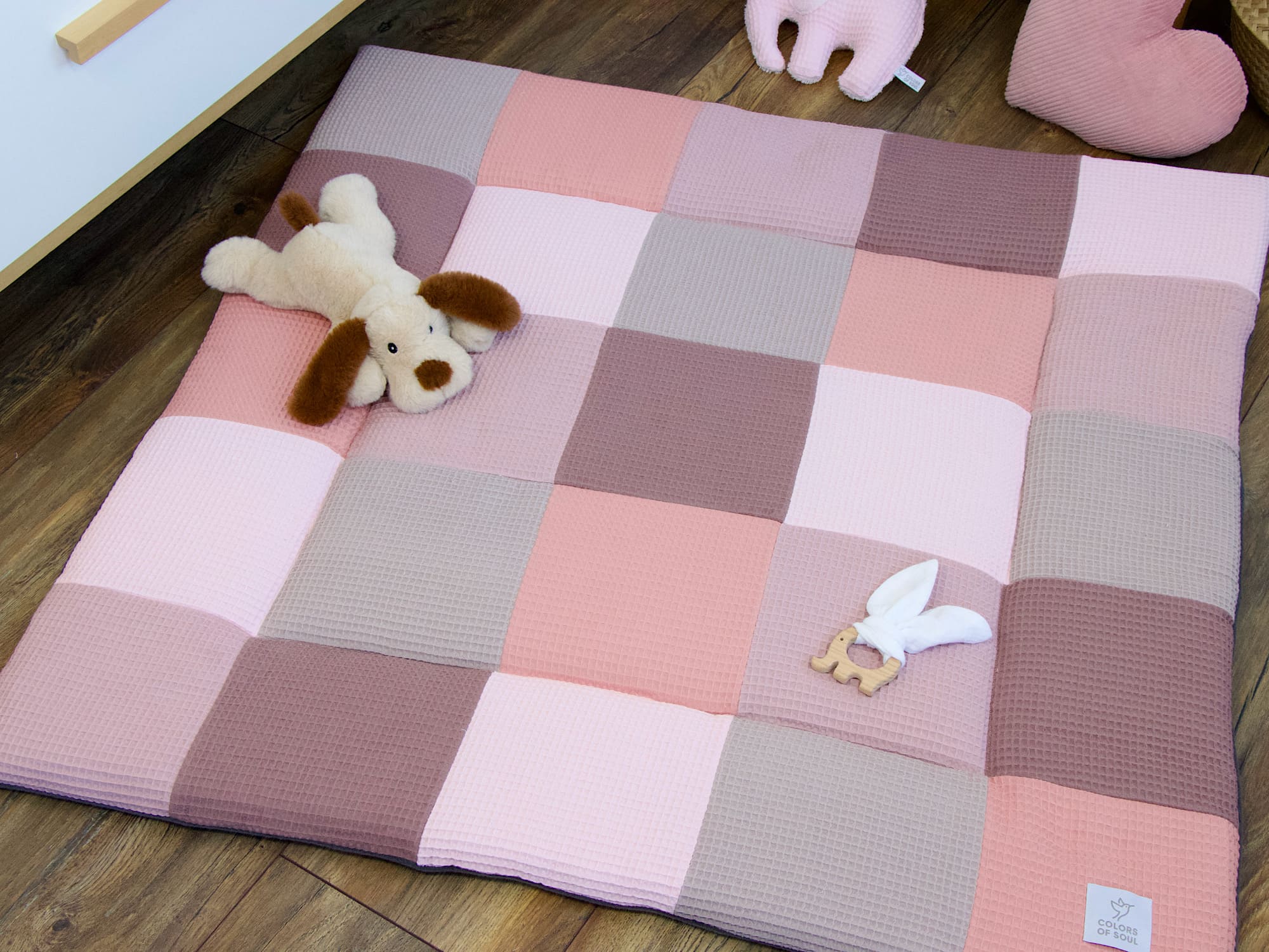 Krabbeldecke Baby Patchwork Rosa – handgemachte Spieldecke aus Waffelpique mit weicher Polsterung