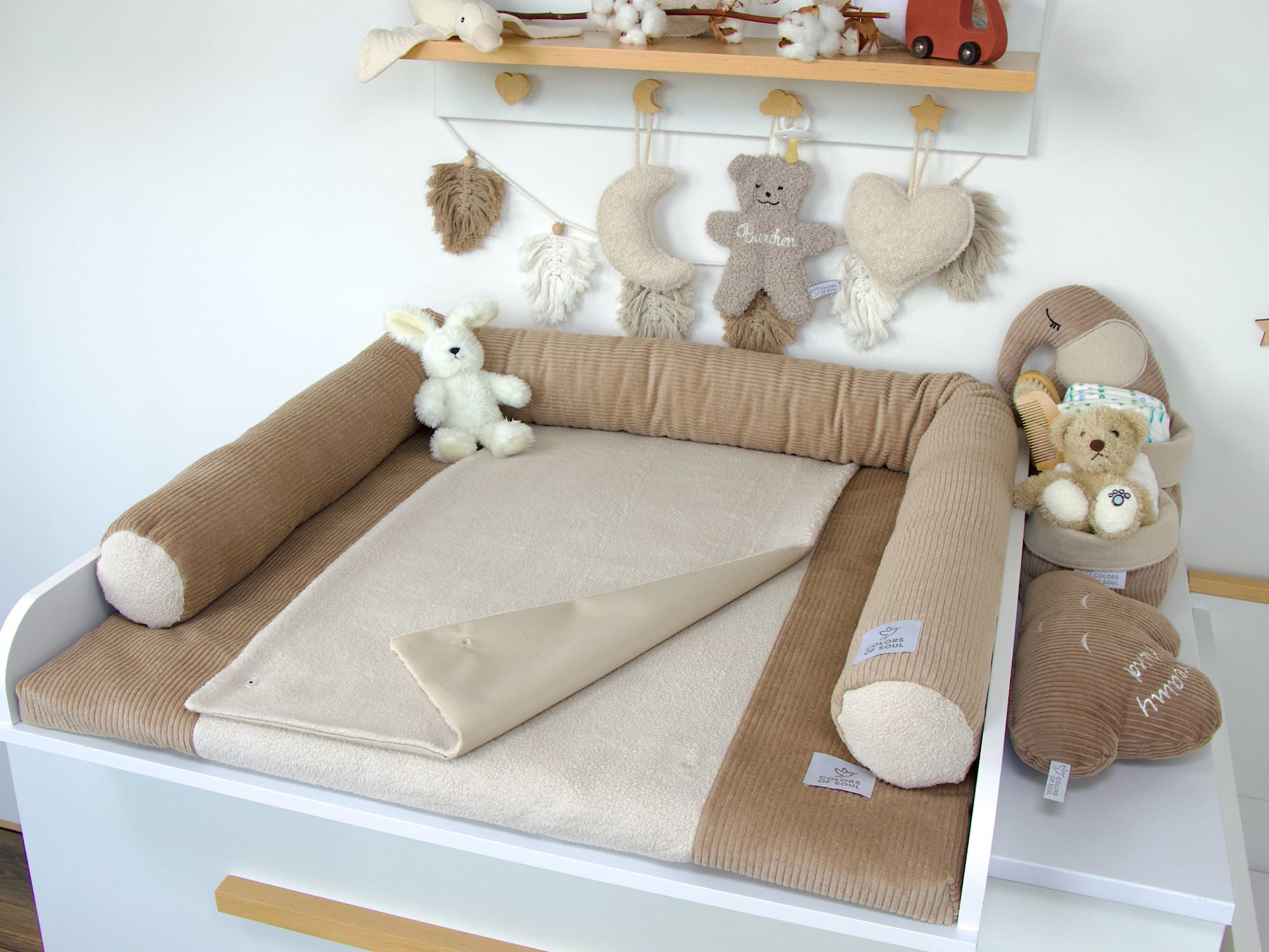 Wickelauflage mit weicher Umrandung in warmer Camel Beige Farbkombination