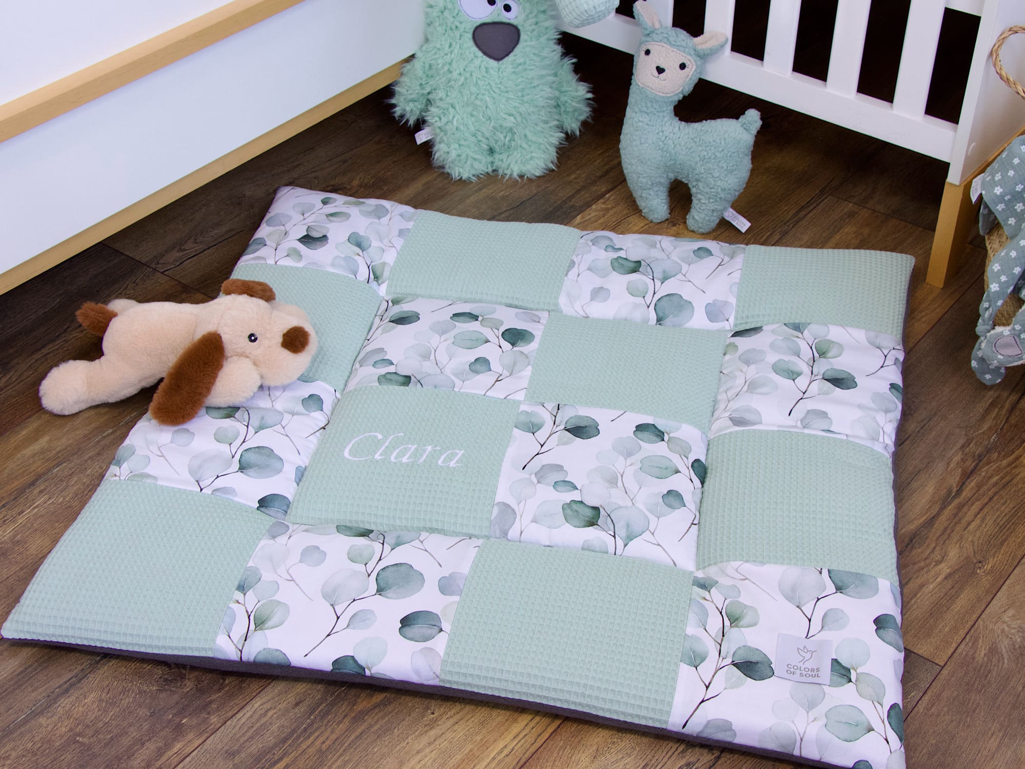 Krabbeldecke Patchwork personalisiert - Waffelpique hellmint / Silberdollar-Eukalyptus Aquarell