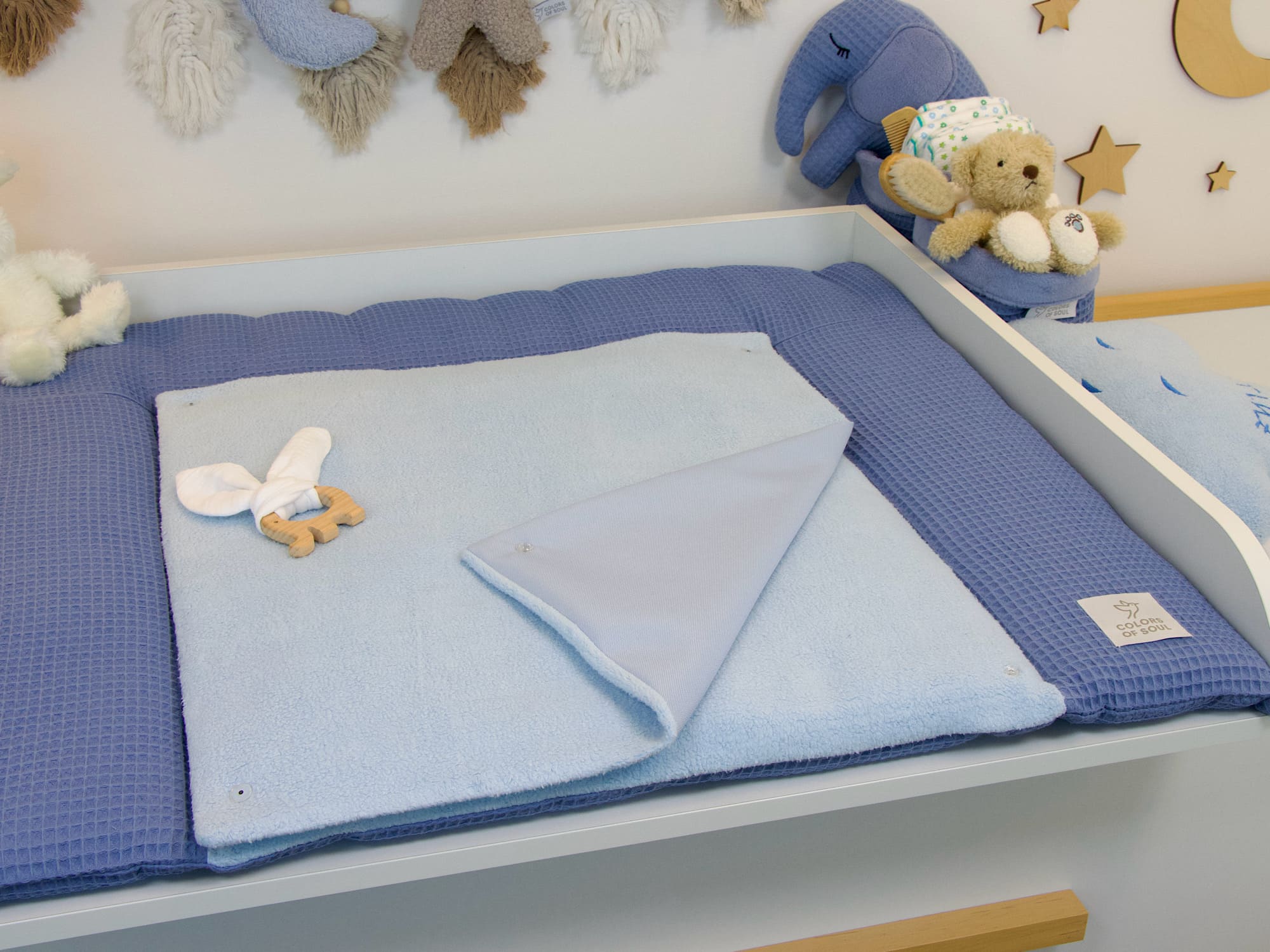 Baby Wickelauflage aus Waffelpique und Baumwollfleece in Blau für das Babyzimmer