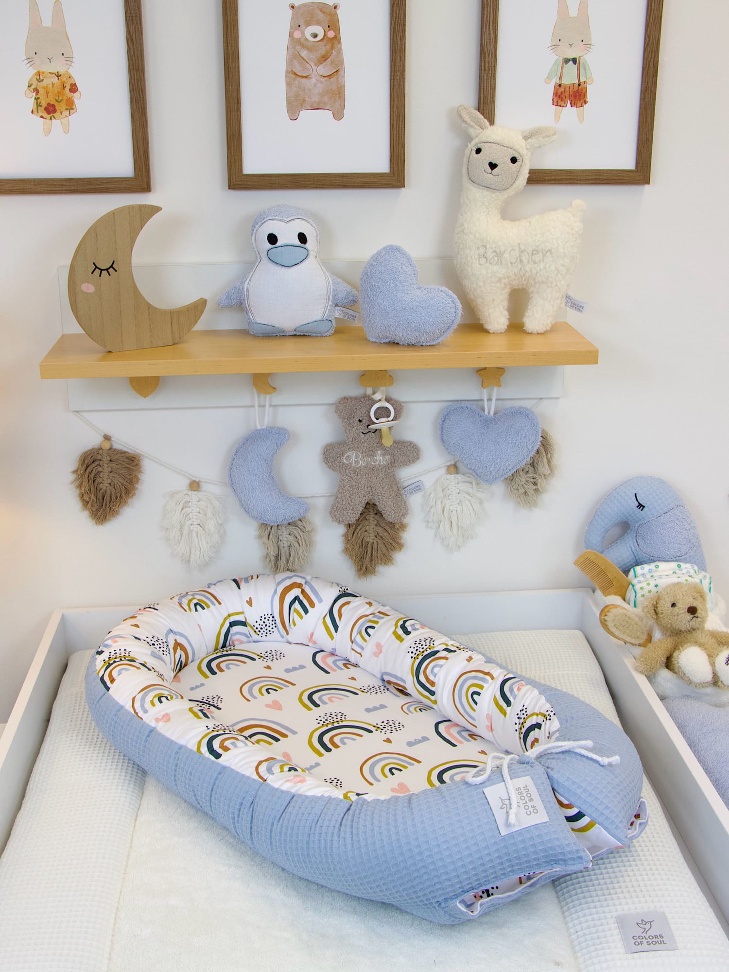 Babynest - Regenbogen und Herzen / Waffelpique hellblau