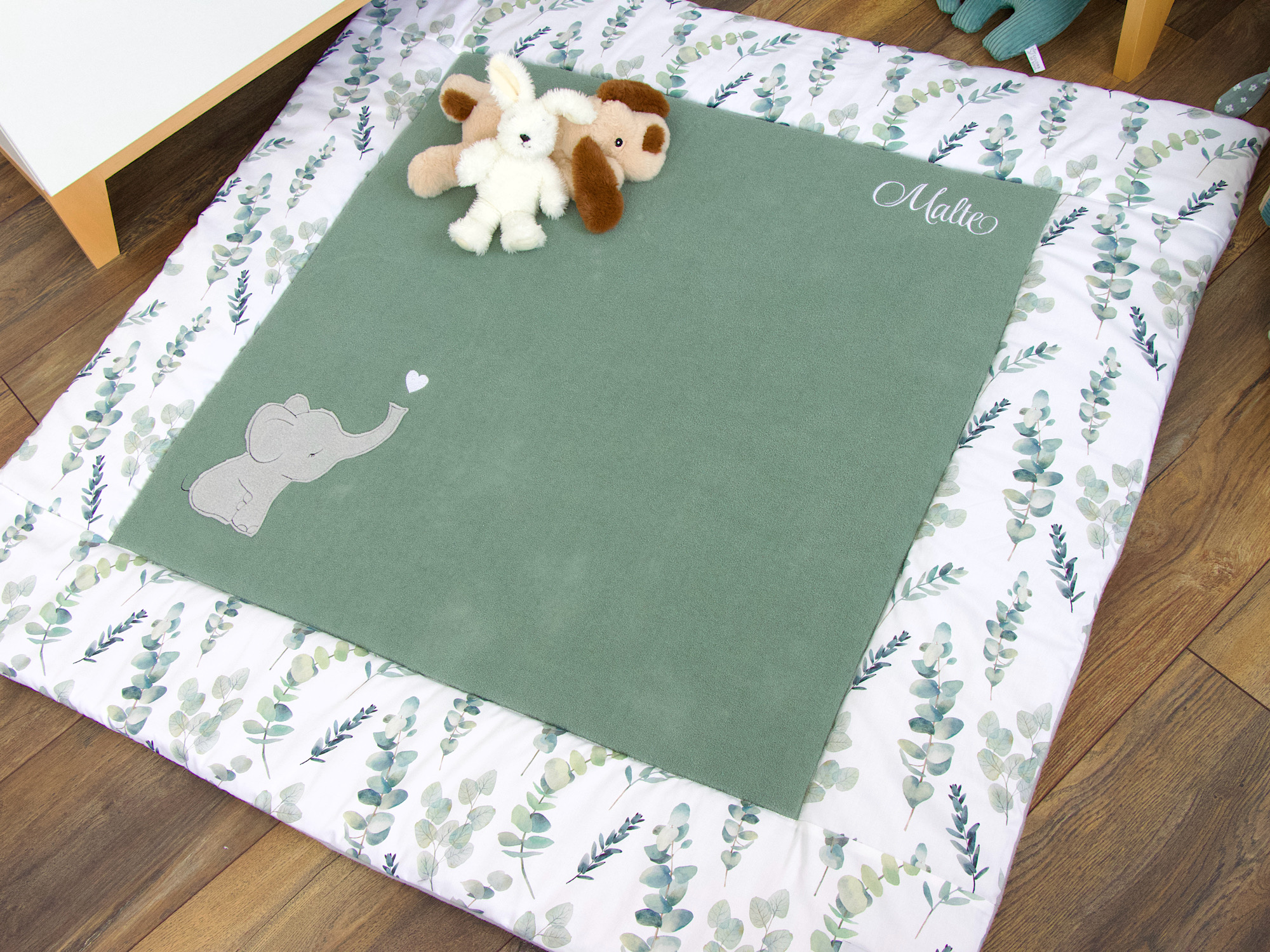 Krabbeldecke - Eukalyptuszweige Aquarell / Baumwollfleece altmint