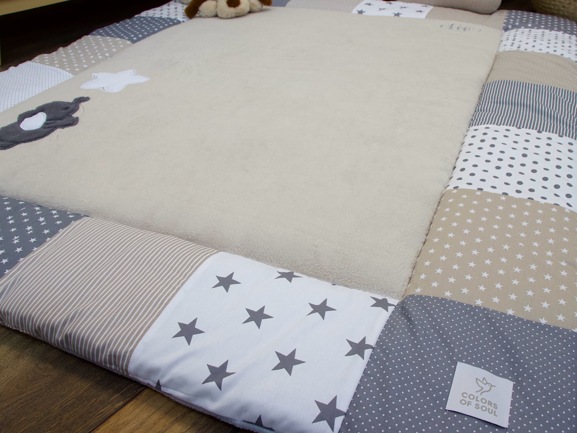 Krabbeldecke mit Namen und Datum - Elefant mit Luftballon / beige