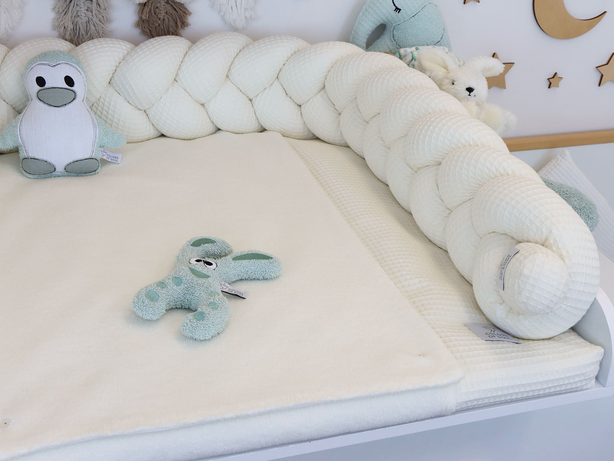 Wickelauflage mit Bezug & geflochtener Bettschlange – Waffelpique & Baumwollfleece Creme
