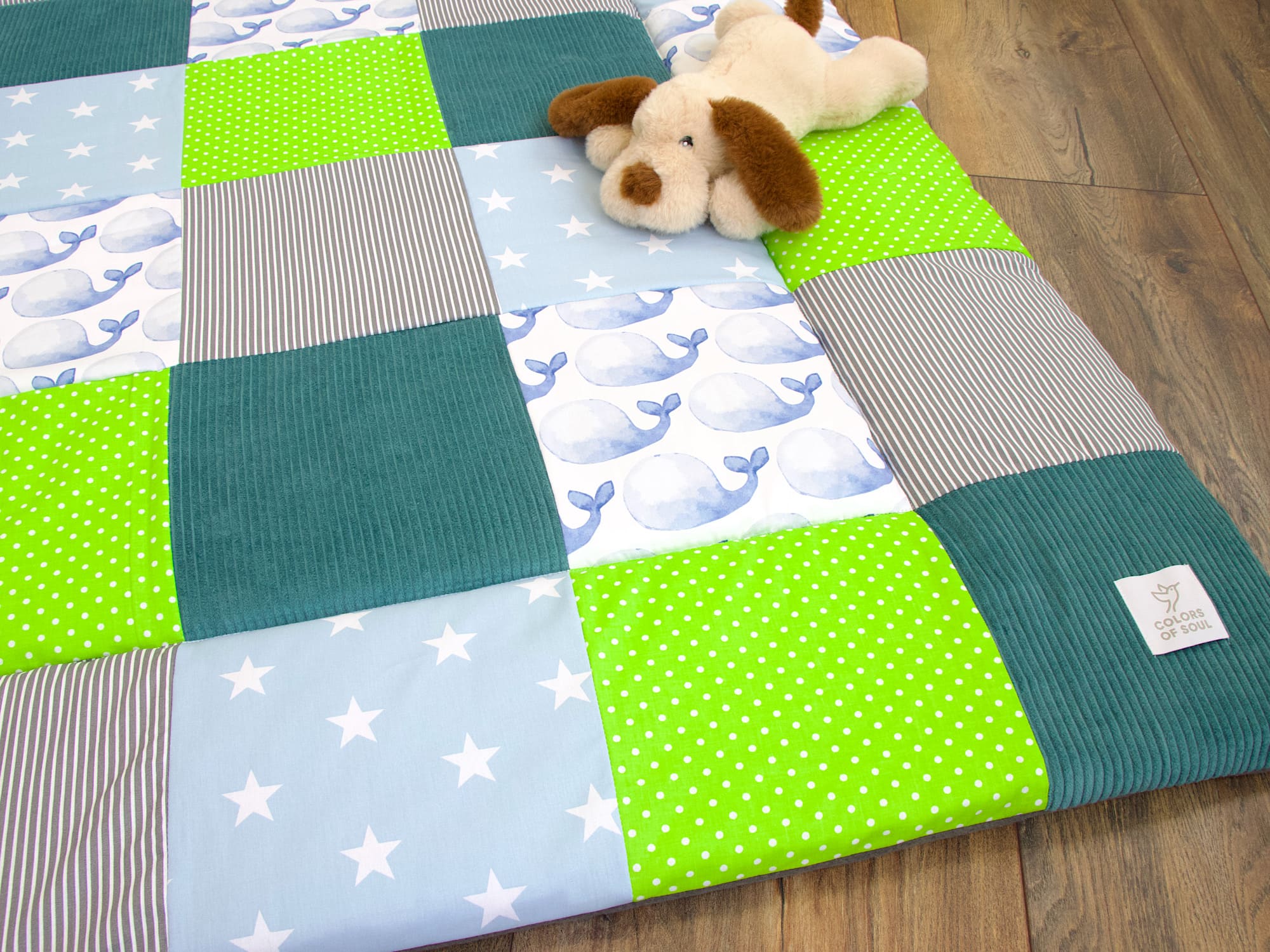 Personalisierte Krabbeldecke Baby - blaue Wale Aquarell / Kord petrol / hellblau