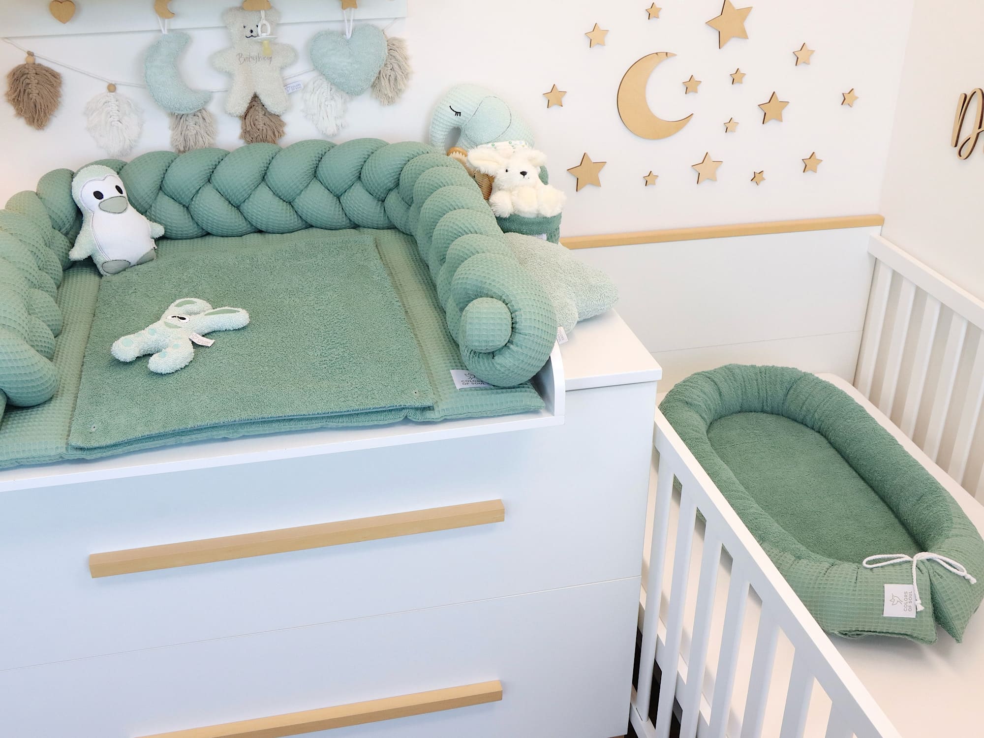 Wickelauflage mit geflochtener Umrandung und Babynest - Waffelpique altgrün / Frottee altgrün