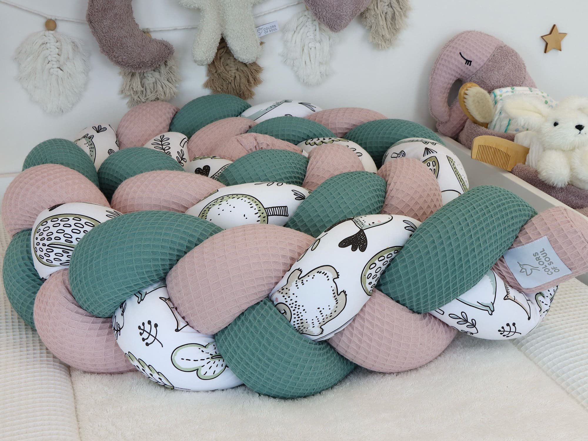Geflochtene Bettschlange – Waldfreunde & Waffelpique altrosa, altgrün für das Babyzimmer