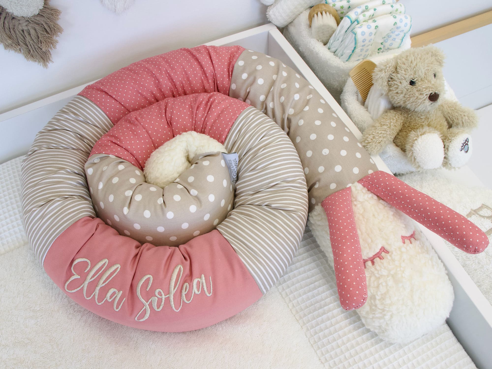 Weiche Bettschnecke aus Baumwolle Blush Sand – Detail der sanften Stoffstruktur