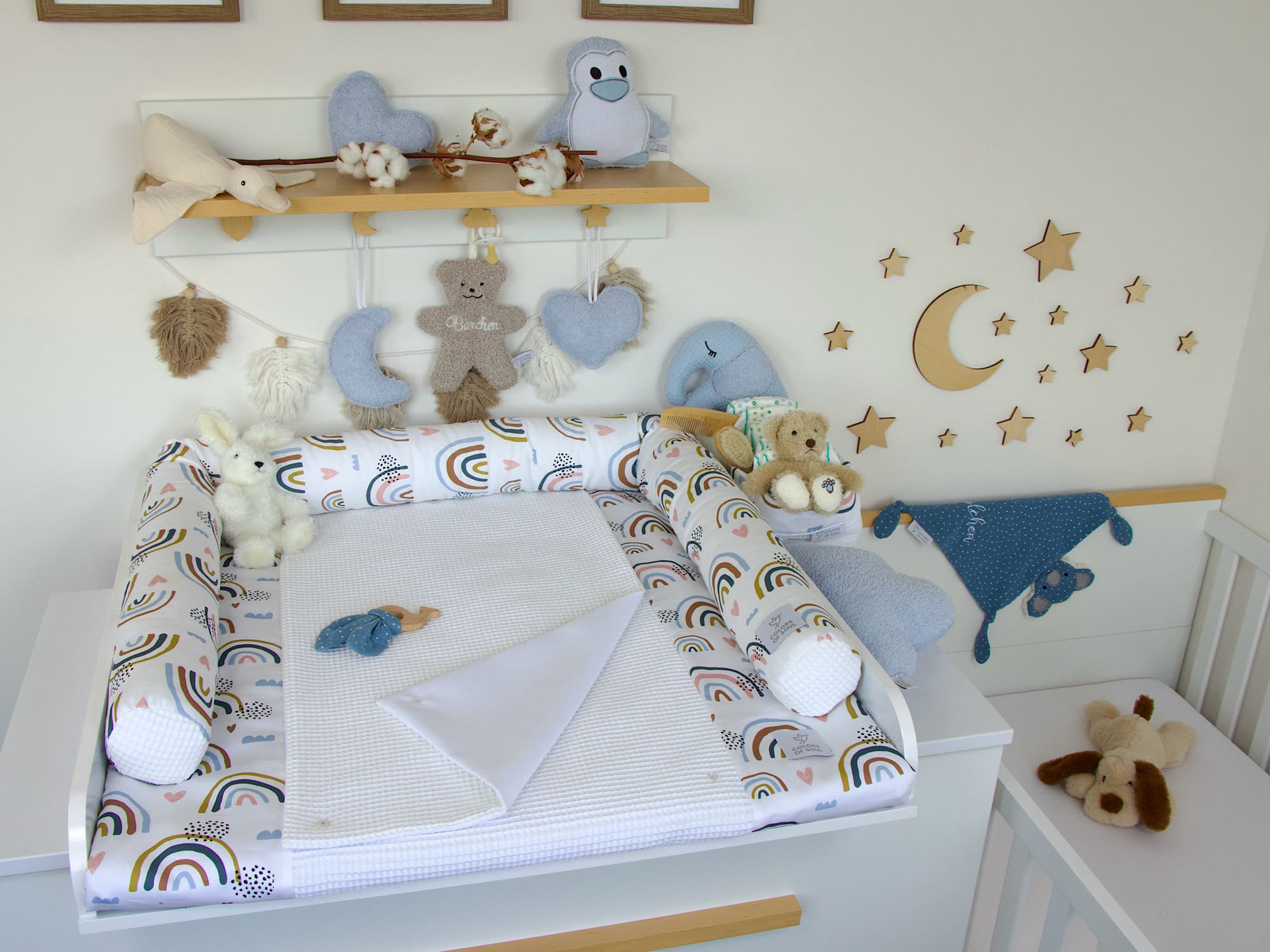 2-er SET - Wickelauflage mit Inlett, Bettschlange - Regenbogen und Herzen / Waffelpique weiß