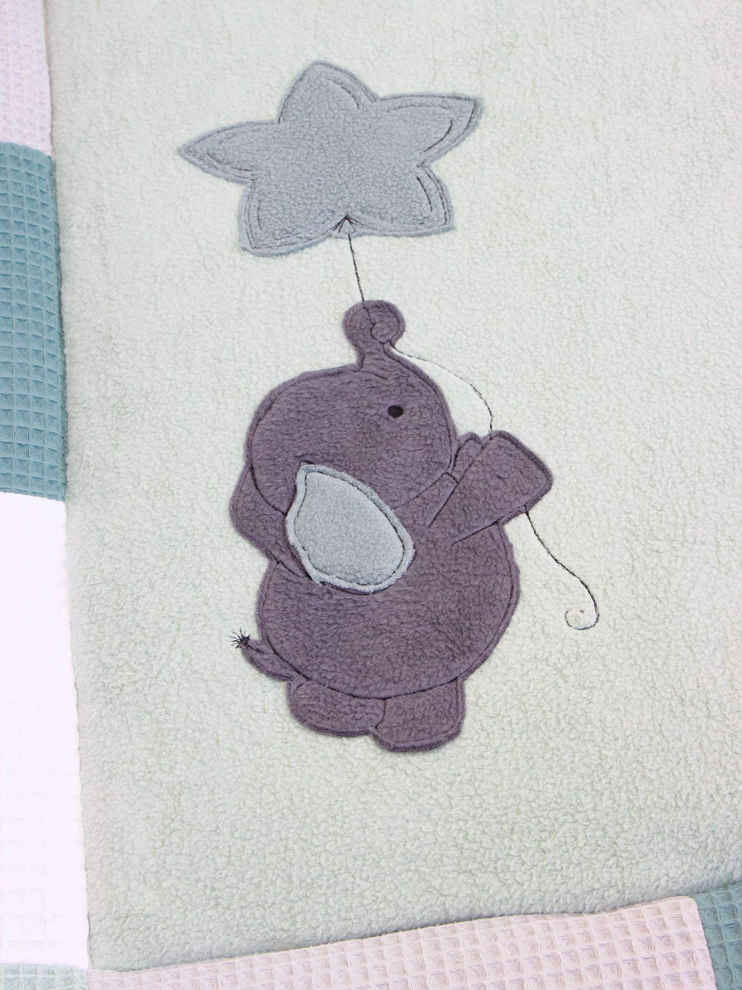 Personalisierte Krabbeldecke mit Elefant für Jungen und Mädchen