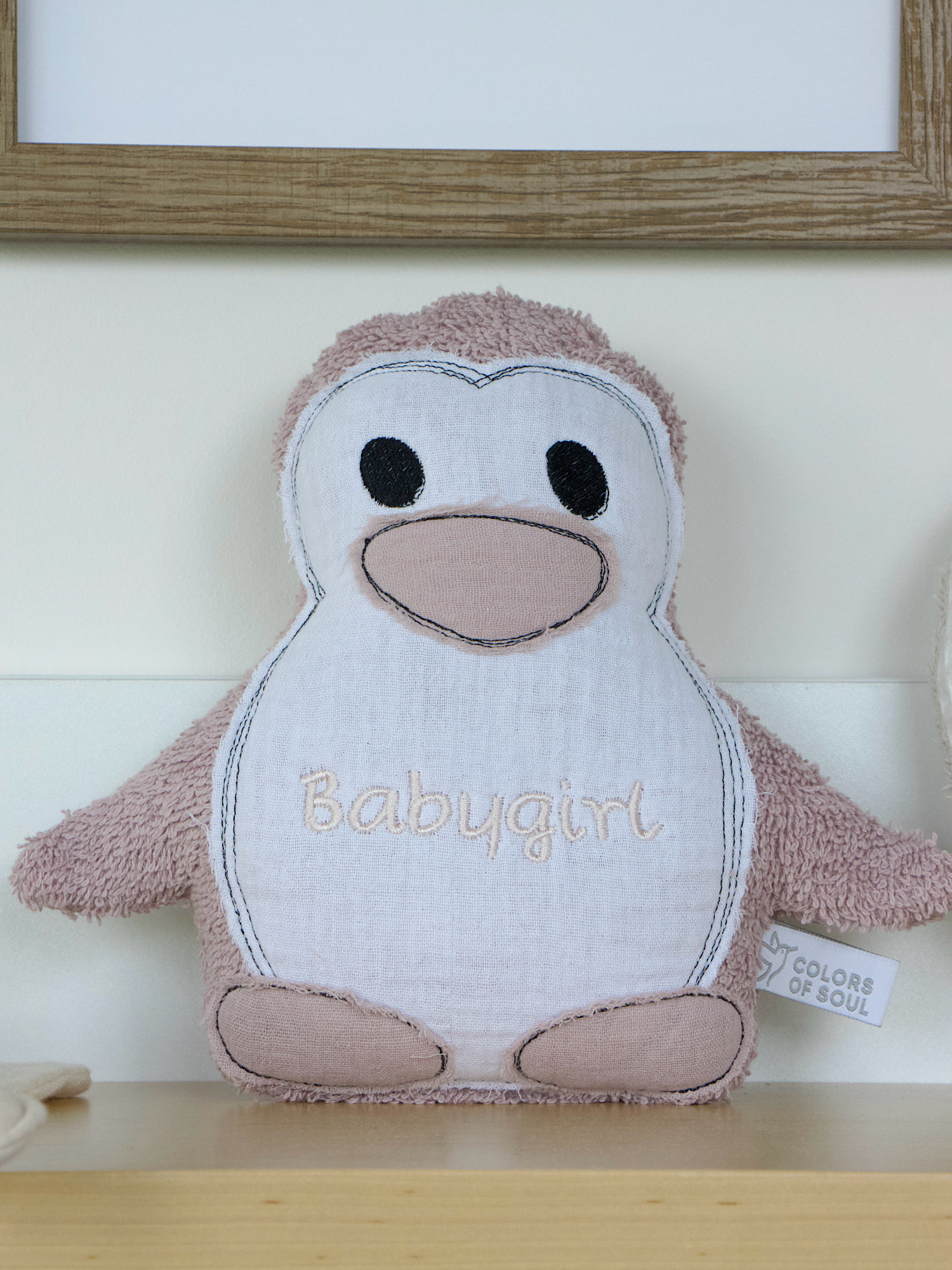 Handgemachtes Kuscheltier Pinguin altrosa – sanfter Babybegleiter aus Frottee
