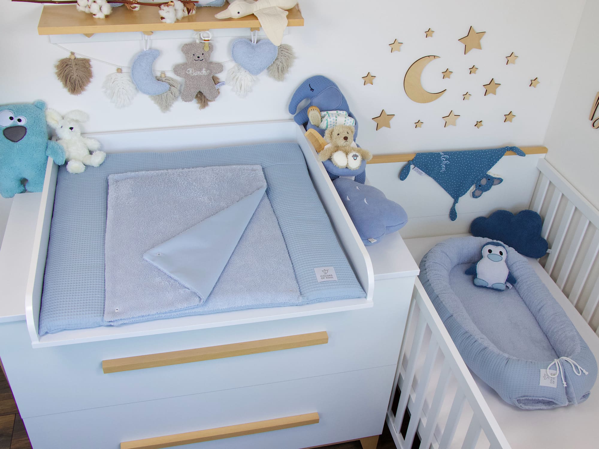 Wickelauflage mit Bettschlange Hellblau – liebevoll handgefertigtes Wohlfühl-Set für dein Babyzimmer