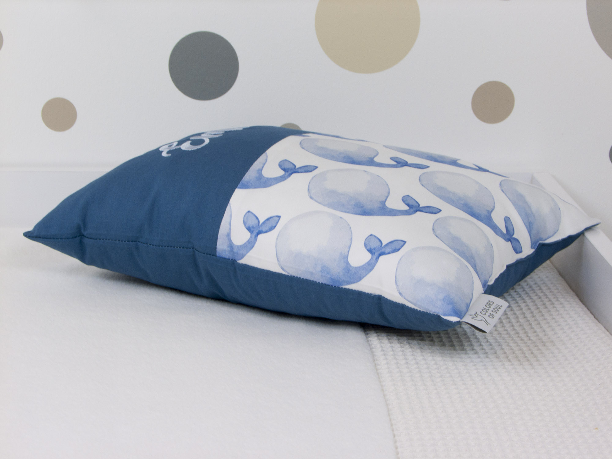 Weiches Babykissen blaue Wale Aquarell / blau – liebevoll handgenäht