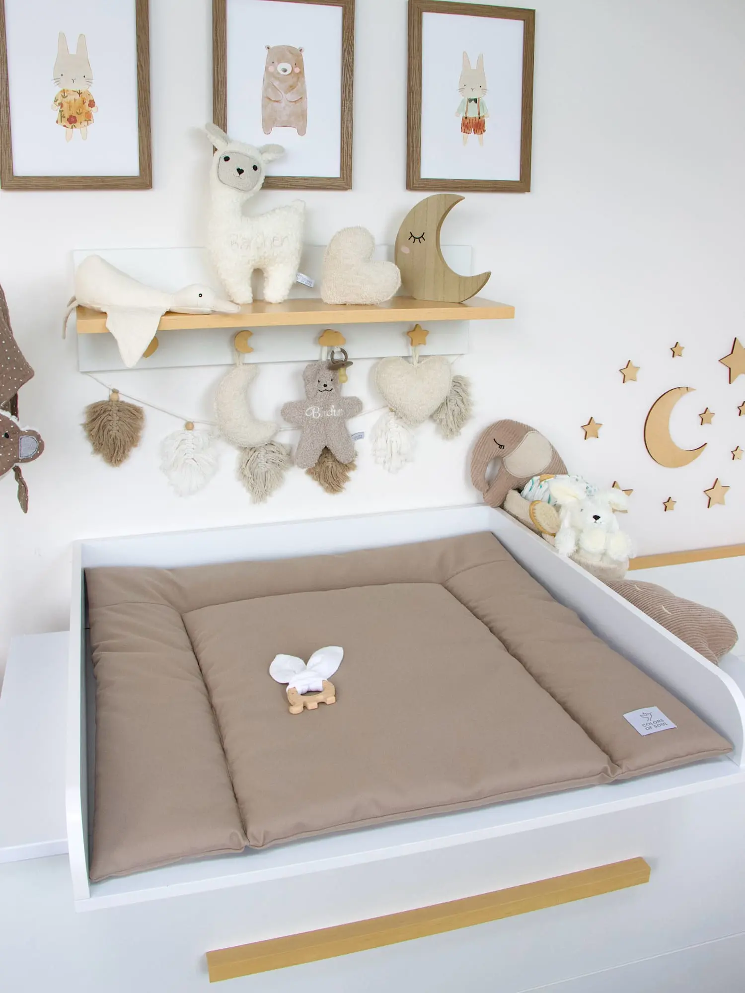 Personalisierte Wickelauflage Taupe mit Namen und Datum - individuelles Geschenk zur Geburt oder Babyparty