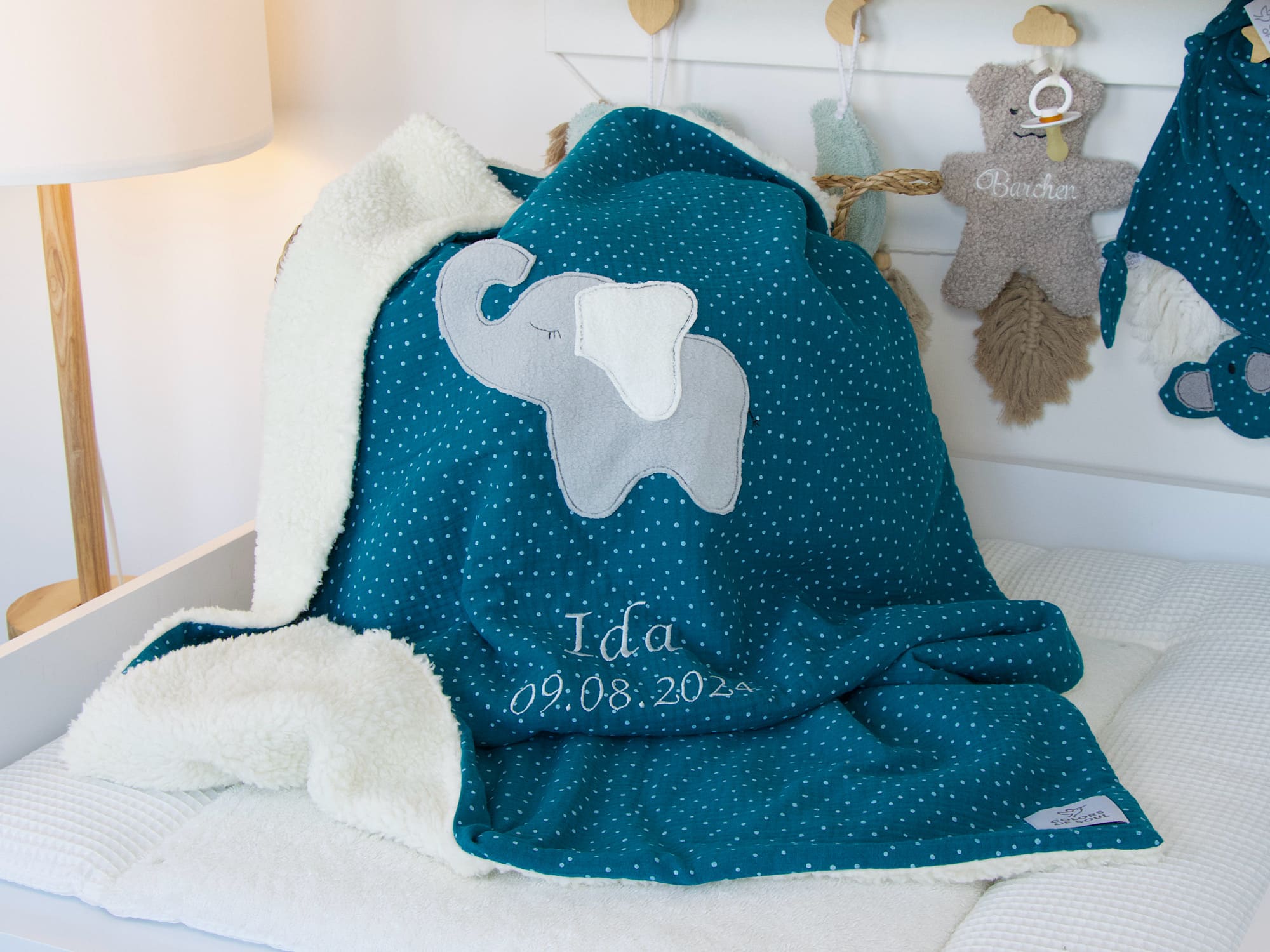 Handgefertigte Kuscheldecke Musselin mit weißen Punkten petrol / Teddyplüsch creme