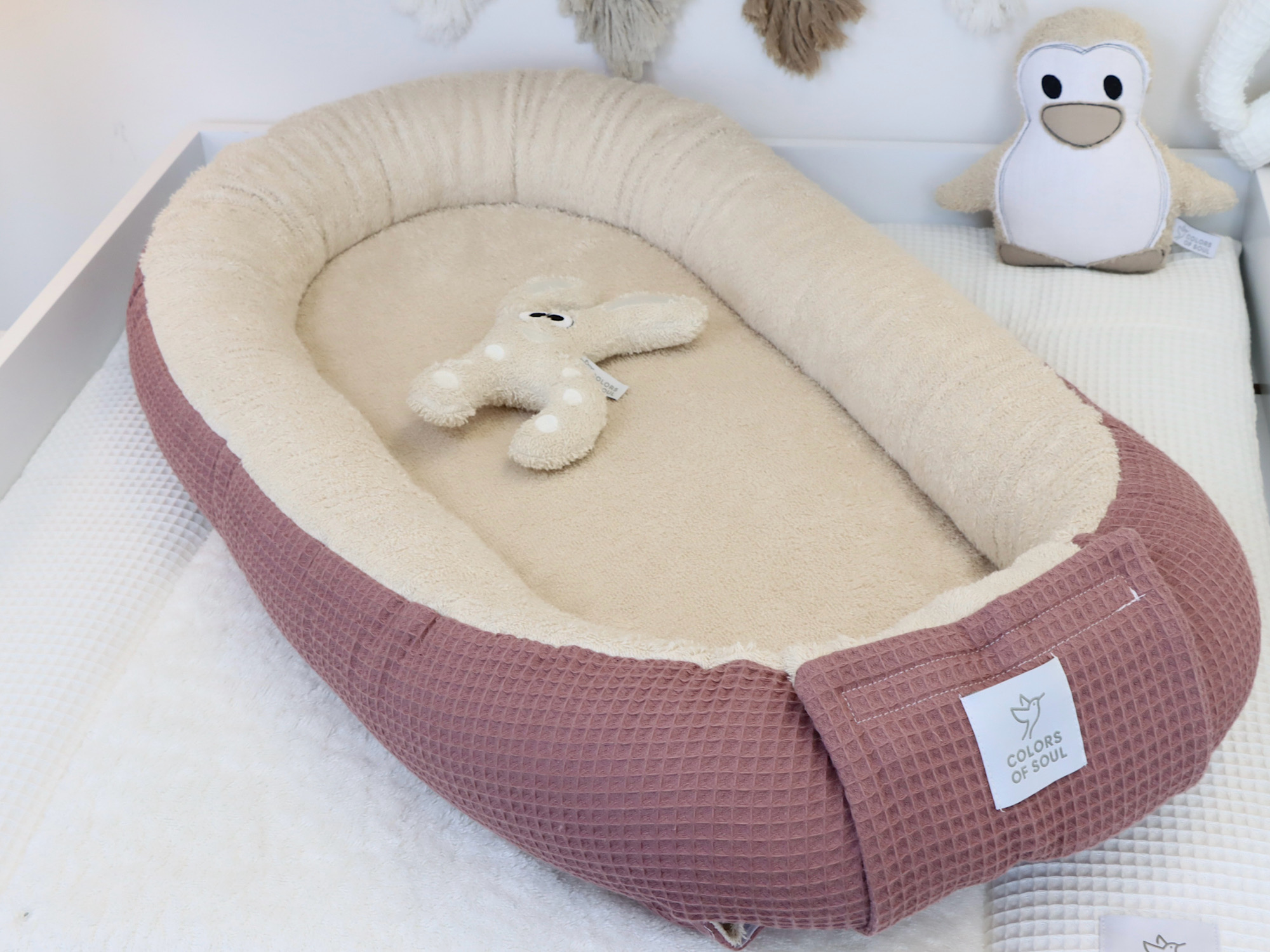 Babynest mit weicher Umrandung für geborgene Ruhephasen