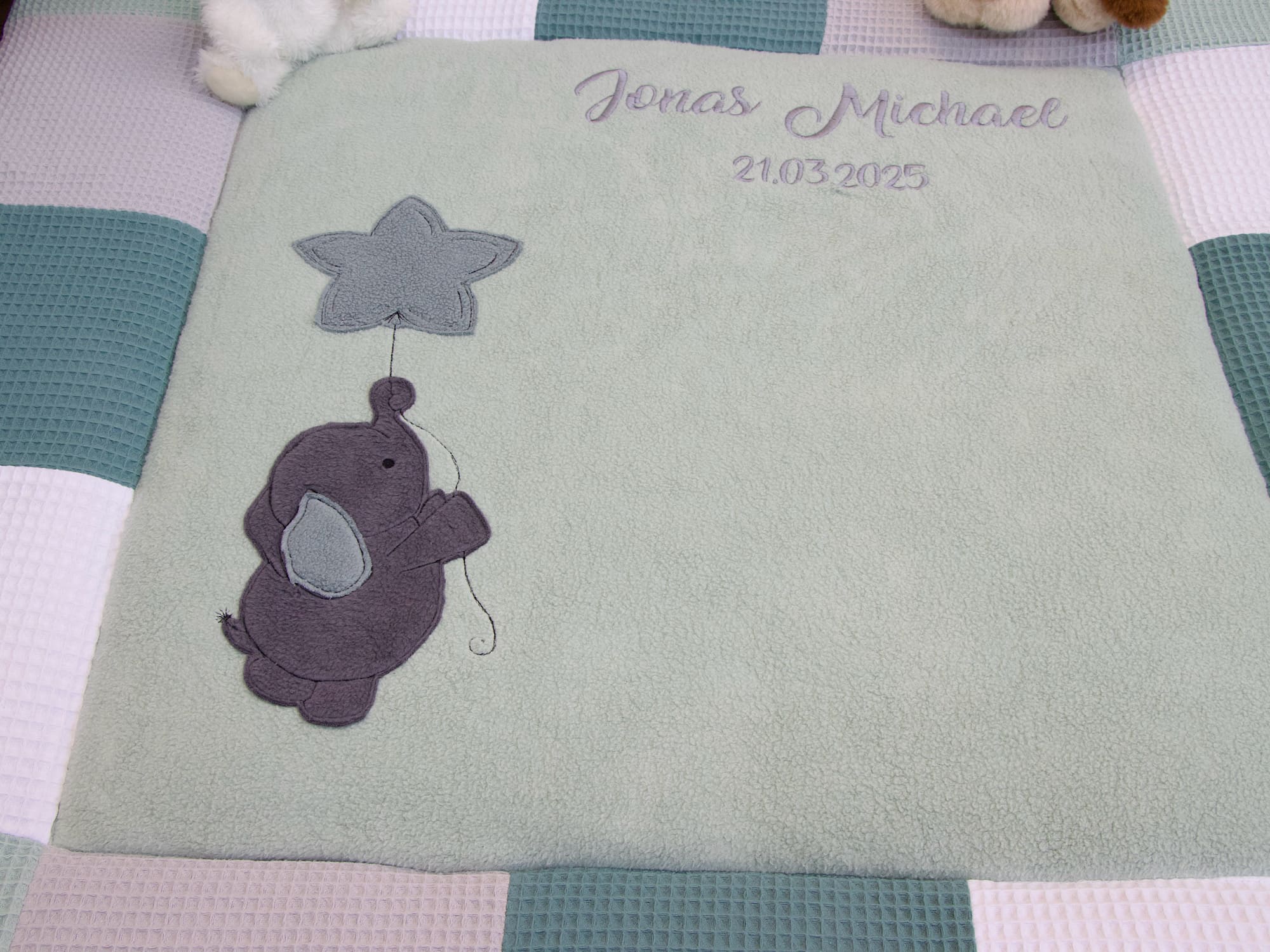 Krabbeldecke mit Namen als Geschenk zur Geburt