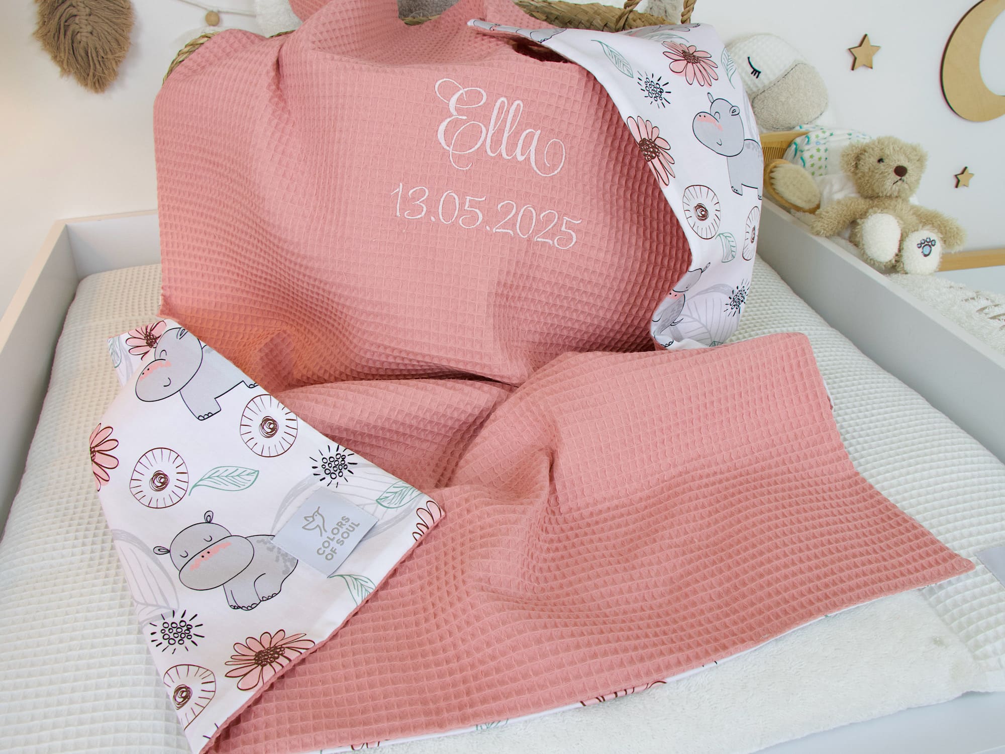 Personalisierte Babydecke - niedliche Nilpferde / Waffelpique blush