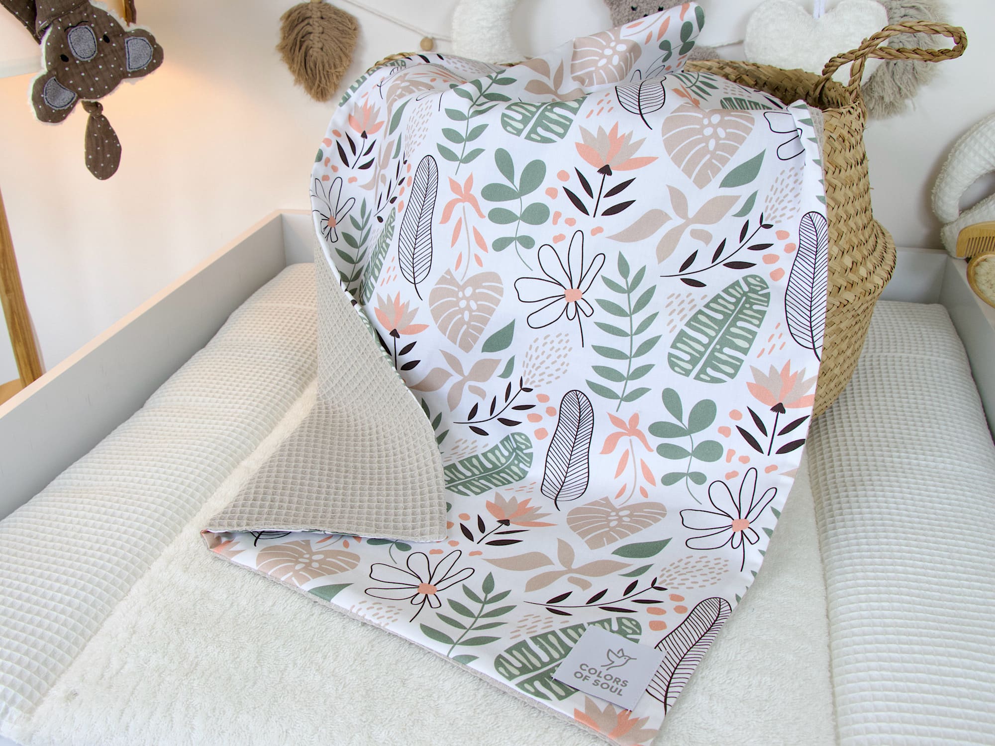 Personalisierte Babydecke - tropical Blumen pastell / Waffelpique beige
