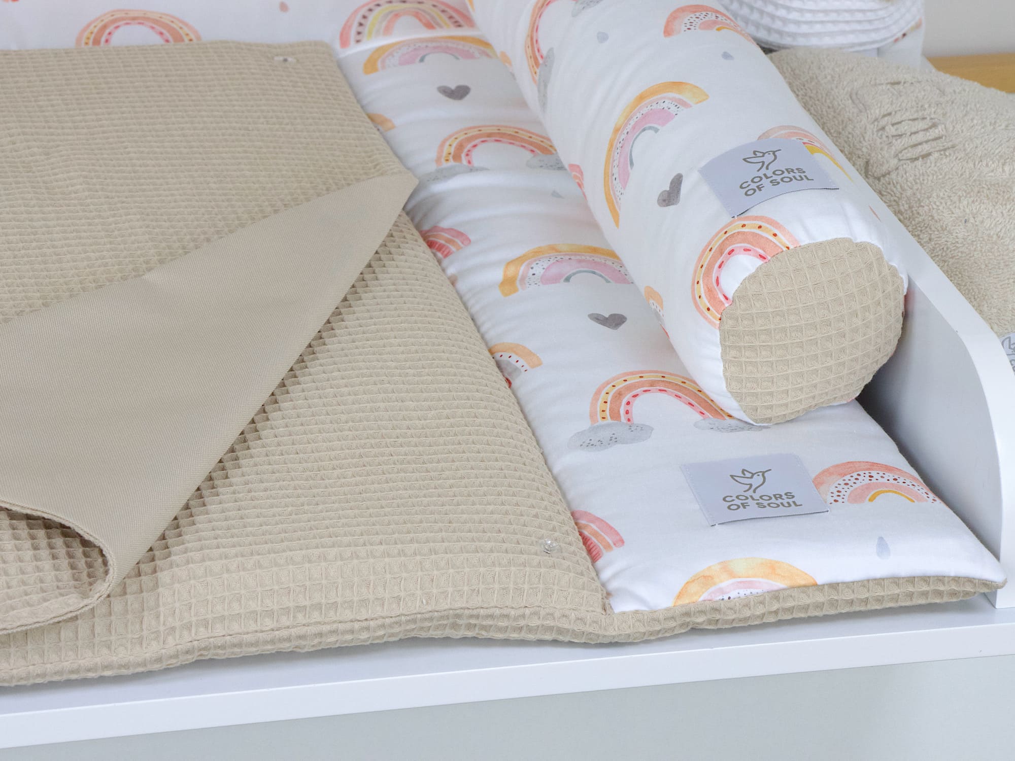 3-er SET - Wickelauflage, Bettschlange, Babynestchen - Regenbogen Aquarell / Waffelpique beige