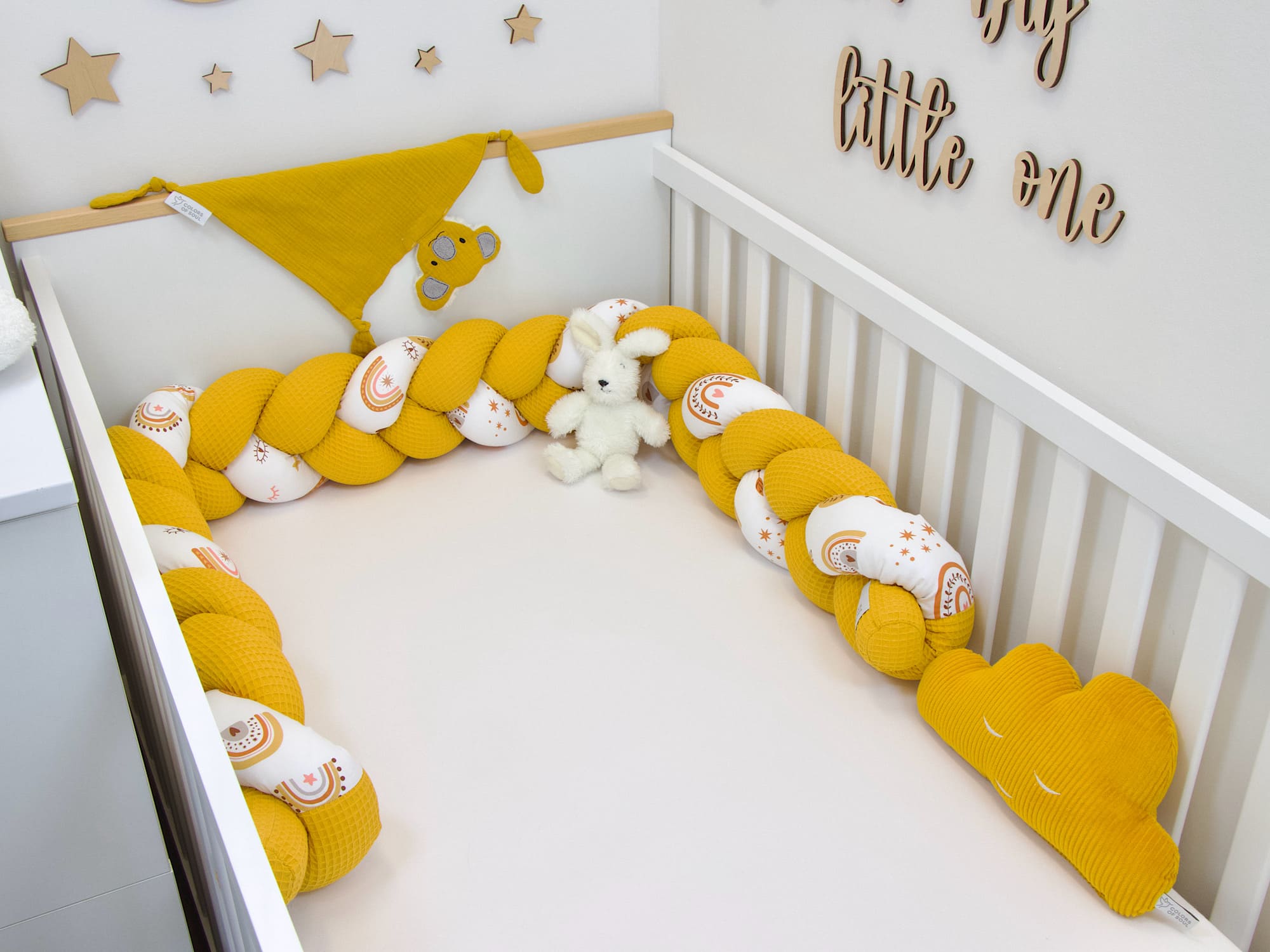 Geflochtene Bettumrandung Boho Regenbogen & Gelb – stilvoller Eyecatcher im Babyzimmer